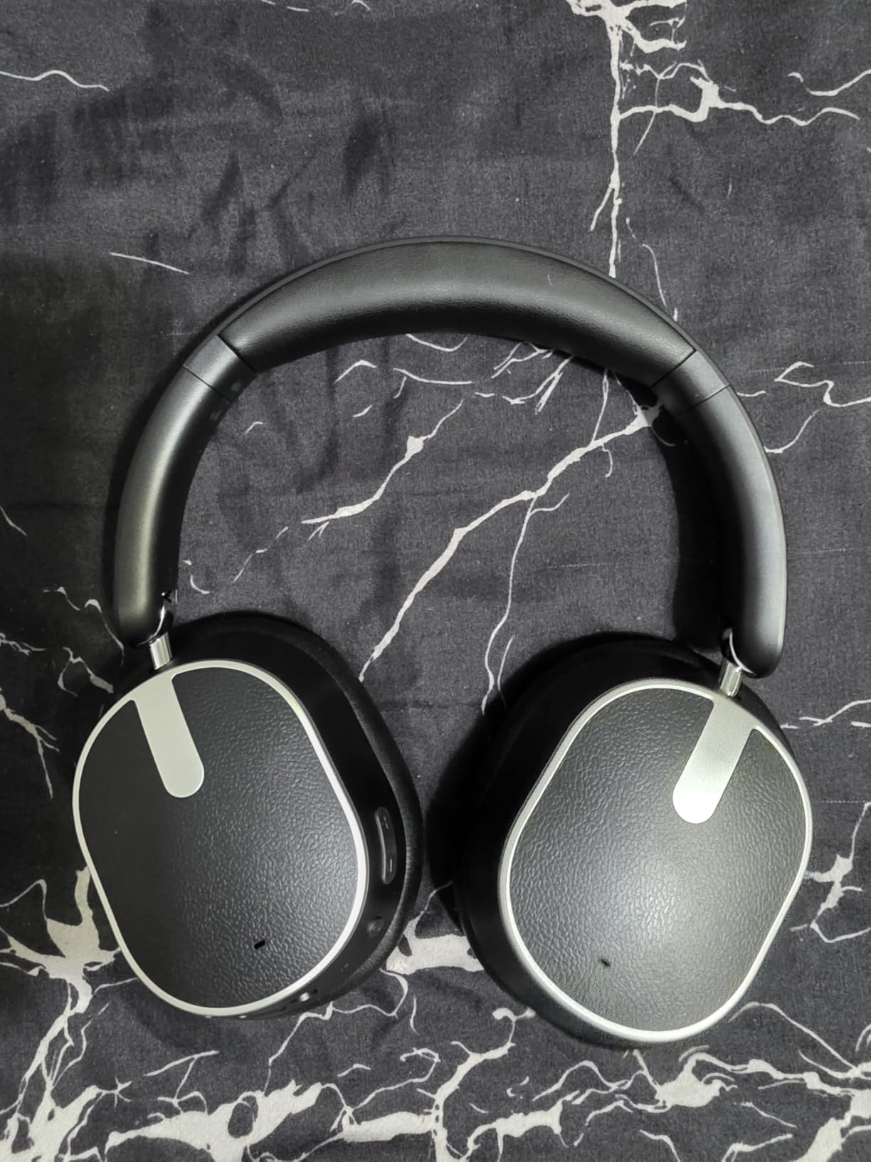 Hybrid Active Noise Cancelling Bluetooth Headphones, Over Ear Wireless Headphones with 60H Playtime, Hi-Res Audio, Deep Bass, Memory Foam Ear Cups for Home Office Travel Customer Review Hybrid Active Noise Cancelling Bluetooth Headphones, Over Ear Wireless Headphones with 60H Playtime, Hi-Res Audio, Deep Bass, Memory Foam Ear Cups for Home Office Travel - Customer Photo 1