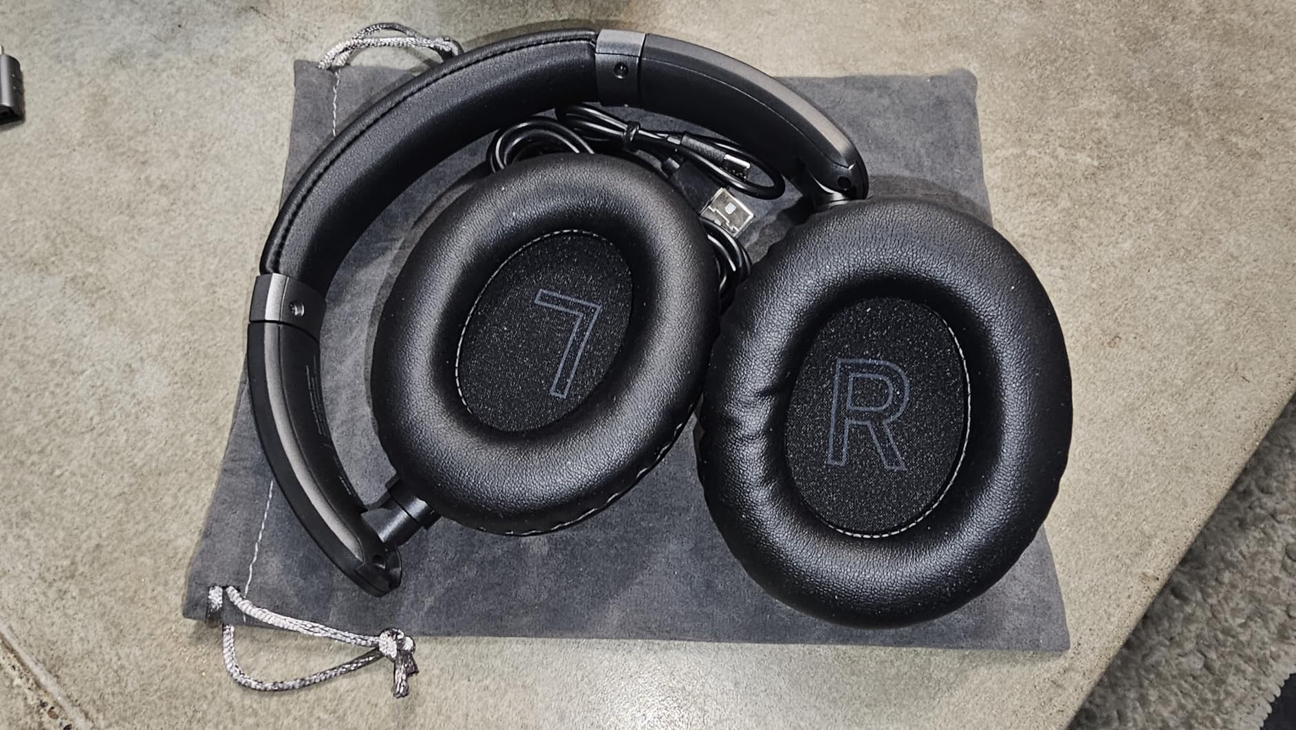TAGRY Hybrid Active Noise Cancelling Headphones 100H Playtime Wireless Bluetooth Over Ear Headphone with Fast Charging Hi-Res Audio Comfort Earcups Headsets for Home Travel Office Phone PC Black Customer Review TAGRY Hybrid Active Noise Cancelling Headphones 100H Playtime Wireless Bluetooth Over Ear Headphone with Fast Charging Hi-Res Audio Comfort Earcups Headsets for Home Travel Office Phone PC Black - Customer Photo 2