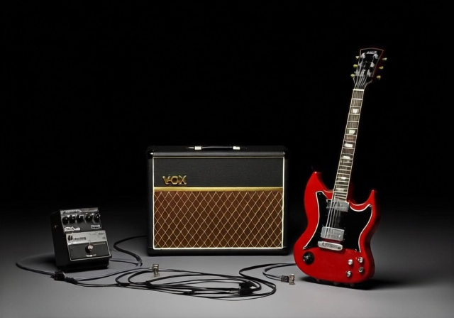 Brian May Guitars And Gear: The Complete Guide [cy] - VintageVinylNews