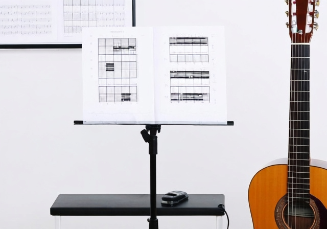 Basic Guitar Chords [cy]: Complete Beginner's Guide - VintageVinylNews