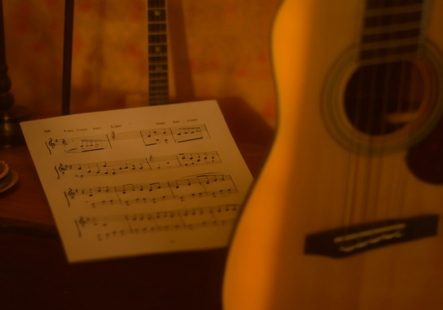 Easy Love Songs On Guitar [cy]: 25 Romantic Songs For Beginners - VintageVinylNews