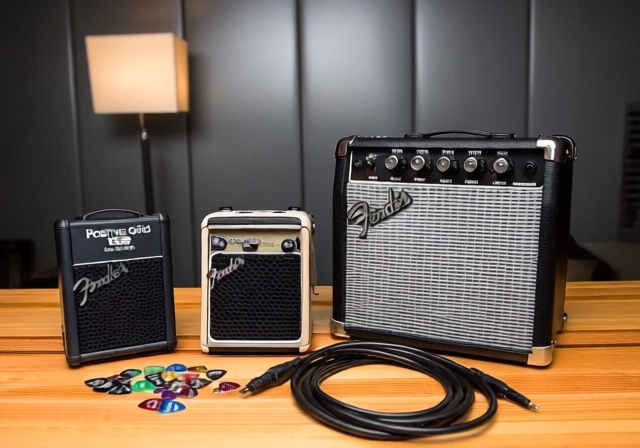 Best Portable Guitar Amps [cy]: 12 Models Tested & Reviewed - VintageVinylNews