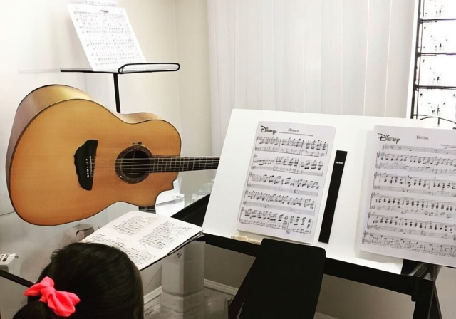 Easy Disney Guitar Songs: 22 Songs for Beginners [cy] - VintageVinylNews
