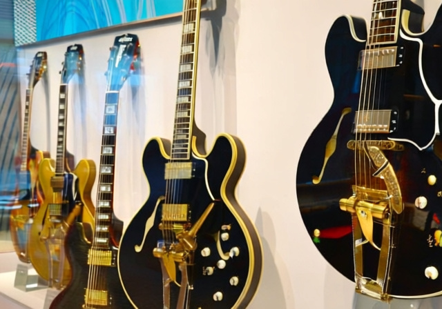 BB King Guitars And Gear: The Complete Lucille Story [cy] - VintageVinylNews