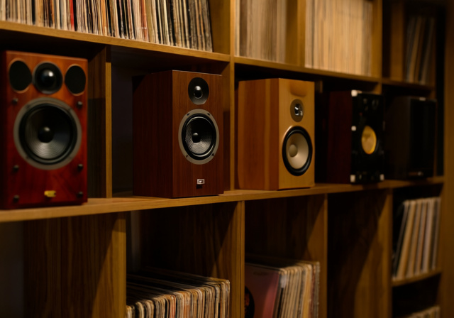 Best Bookshelf Speakers [cy]: 10 Models Tested & Reviewed - VintageVinylNews