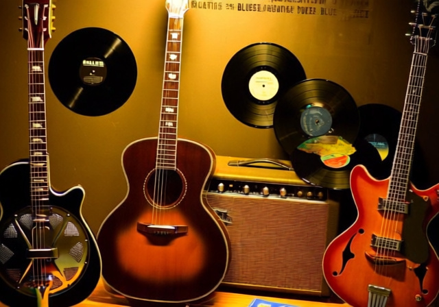 Best Blues Guitarists of All Time: 24 Legends Who Defined the Genre - VintageVinylNews
