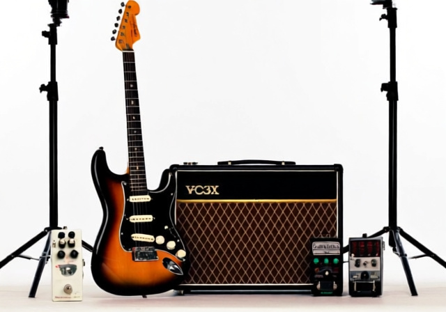 Alex Turner Guitars And Gear: Complete Guide [cy] - VintageVinylNews