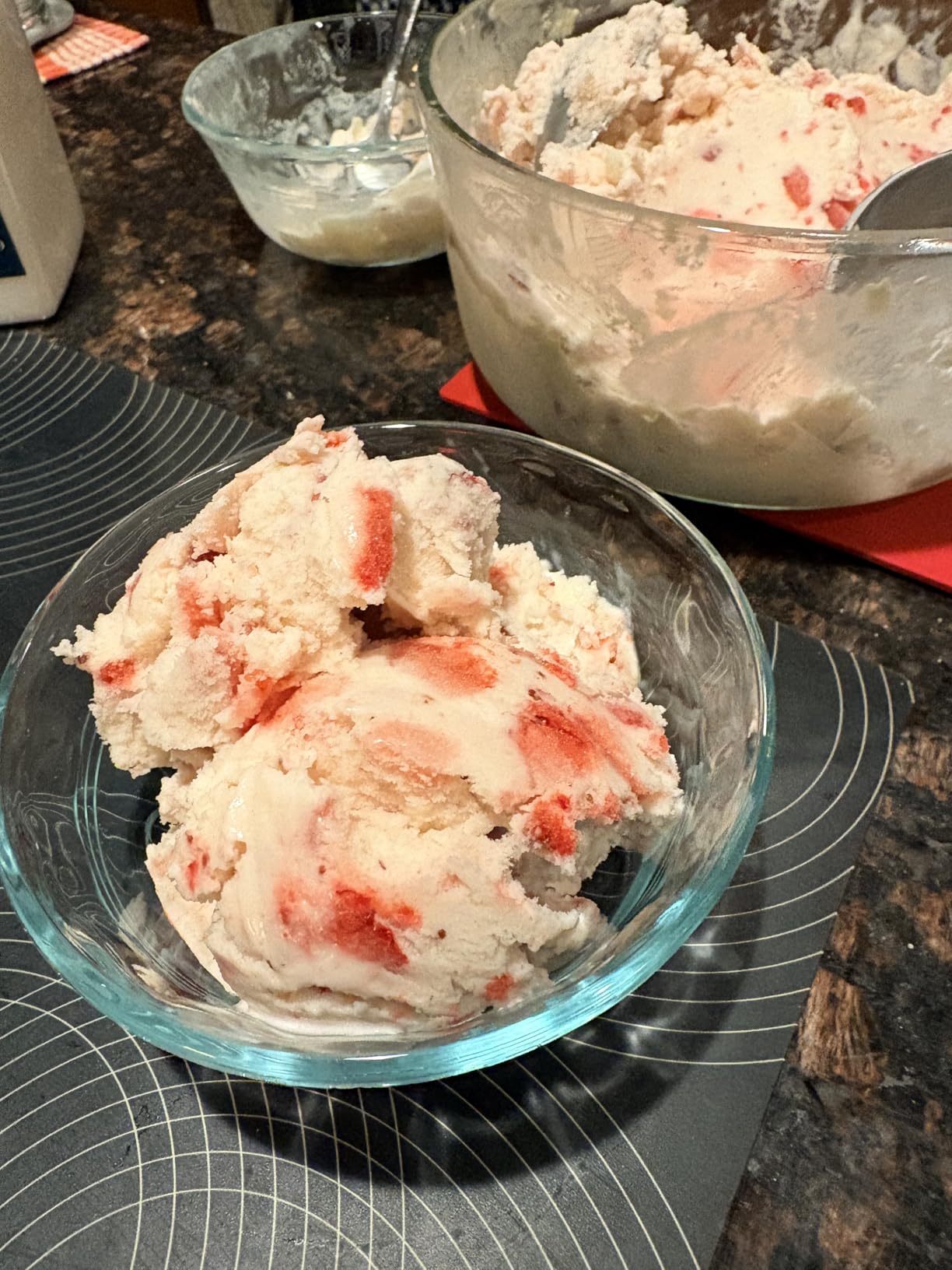 Cuisinart Ice Cream Maker Machine, 2-Quart Ice Cream, Sorbet and Frozen Yogurt Machine, Fully Automatic Double-Insulated Freezer Bowl Makes Frozen Desserts in Under 30 Minutes, ICE30BCP1, Silver - Customer Photo 2