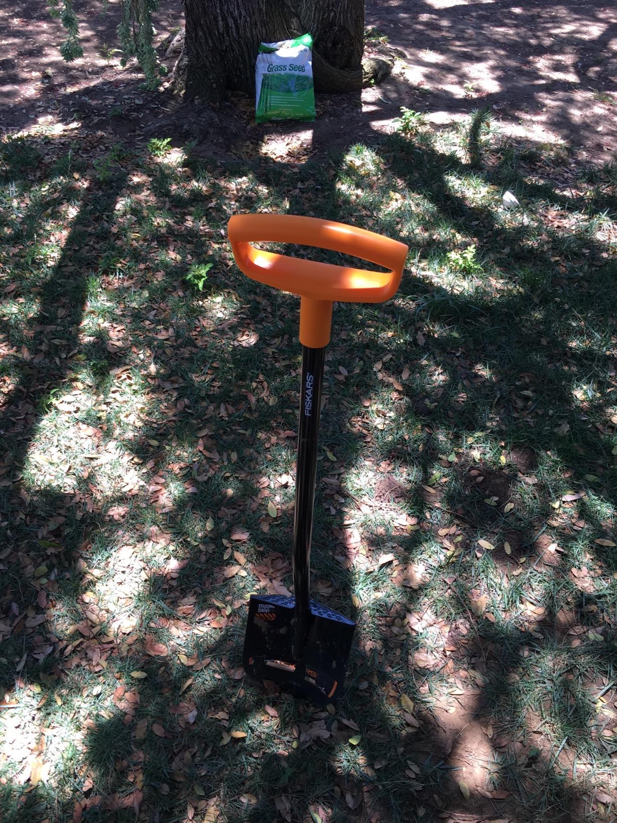 Fiskars D-Handle Digging Shovel - Heavy Duty Gardening Tool with 46 inch Straight D-Handle - Lawn and Yard Tools - Black/Orange - Customer Photo 1