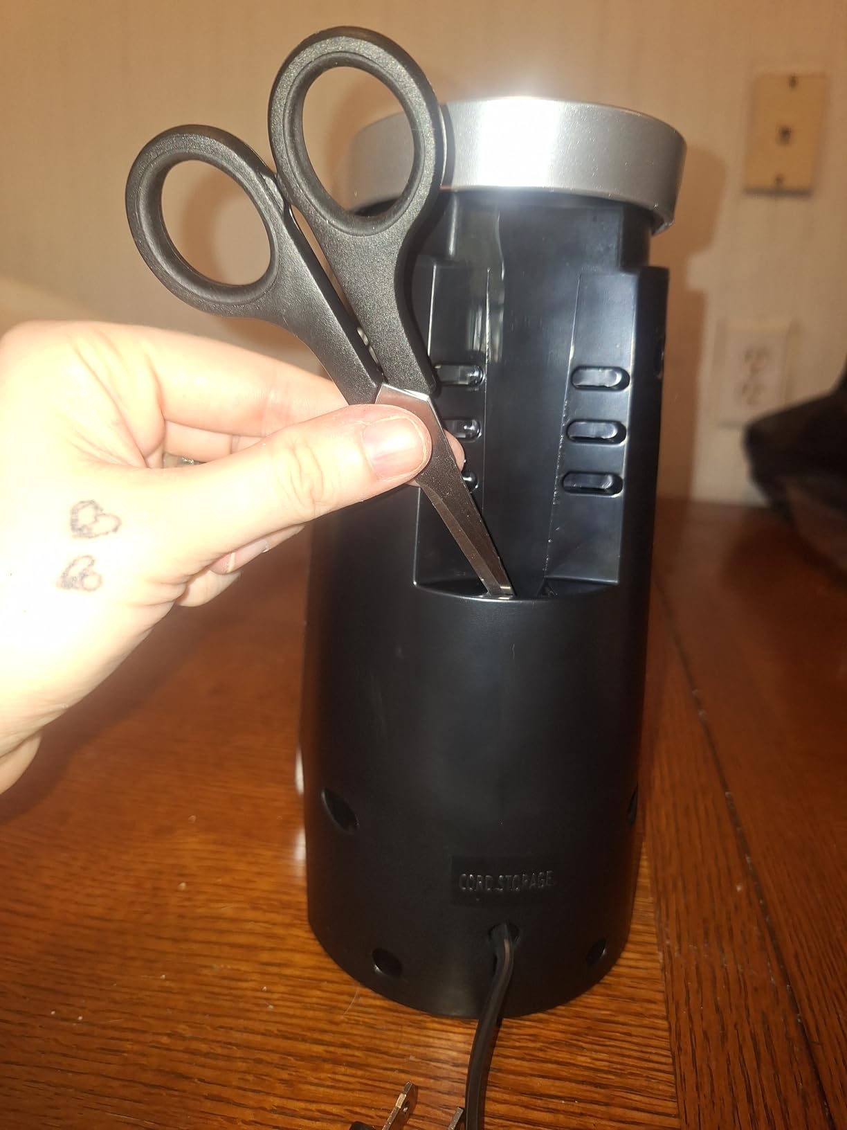Hamilton Beach Smooth Edge Electric Automatic Can Opener for Kitchen with Easy Push Down Lever, Extra Tall, Includes Stainless Steel Scissors, Black and Chrome (76607) - Customer Photo 5
