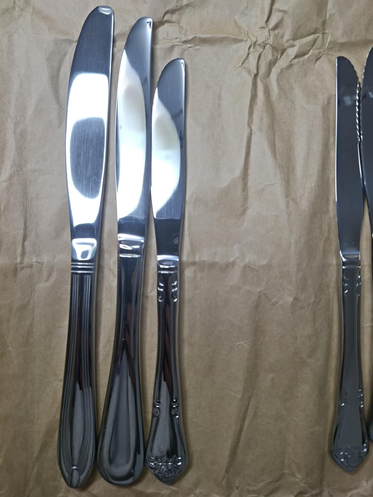 Oneida True Rose 45 Piece Everyday Flatware, Service for 8, 18/0 Stainless Steel, Silverware Set, Silver Customer Review Oneida True Rose 45 Piece Everyday Flatware, Service for 8, 18/0 Stainless Steel, Silverware Set, Silver - Customer Photo 4