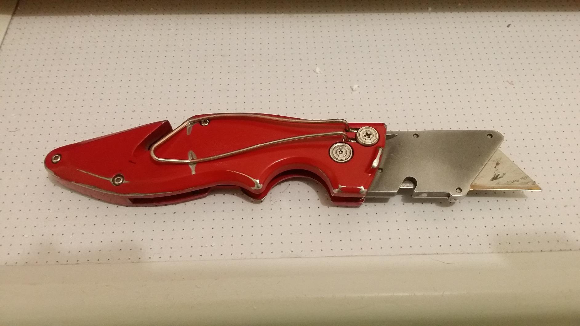 Milwaukee 48-22-1901 Fastback Press and Flip Utility Knife with Belt Clip and Onboard Wire Stripping Customer Review Milwaukee 48-22-1901 Fastback Press and Flip Utility Knife with Belt Clip and Onboard Wire Stripping - Customer Photo 1