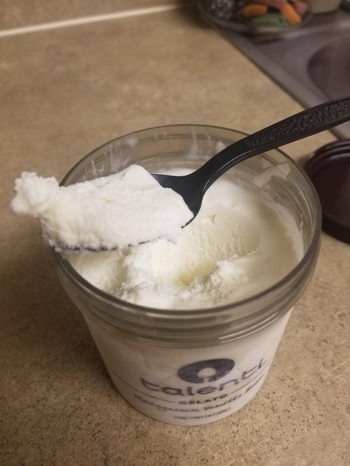 Cuisinart Ice Cream Maker, 1.5 Quart Double Insulated, Sorbet and Frozen Yogurt Maker, Ready in 20 Minutes, ICE-21P1, White - Customer Photo 4