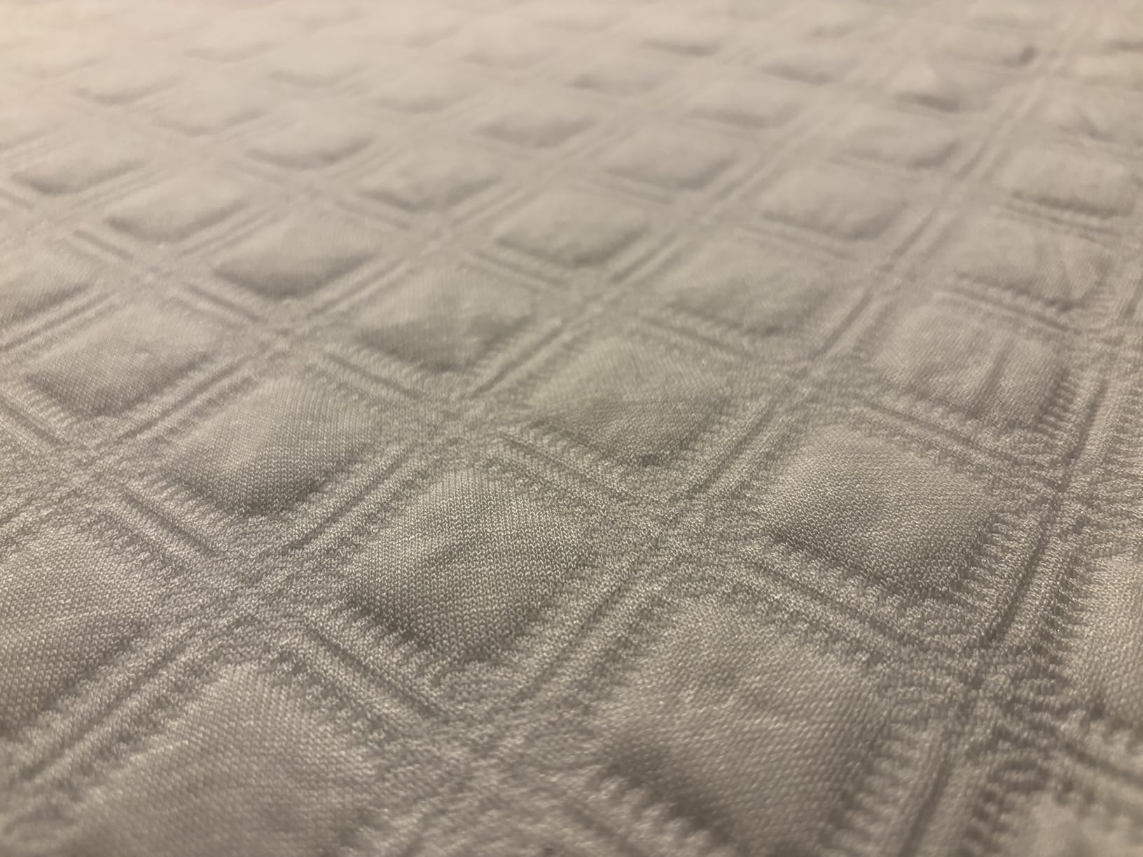SafeRest Waterproof Queen Size Mattress Protector - Fitted with Stretchable Pockets - Machine Washable Cotton Blend Mattress Cover for Bed - Customer Photo 2
