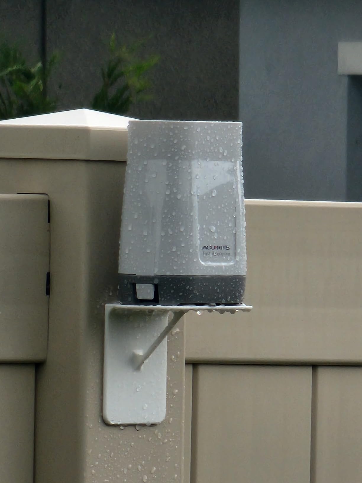 AcuRite Wireless Digital Rain Gauge with Self-Emptying Collector with Rainfall History, Alerts, and Current Date and Time (00899), Multicolor - Customer Photo 4