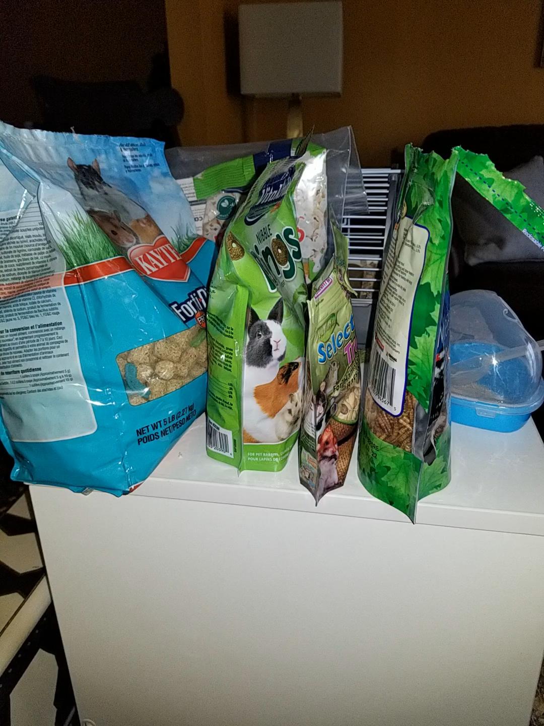Kaytee Wild Bird Food Mealworms For Bluebirds, Wrens, Robins, Chickadees, Woodpeckers, Cardinals & Chickens, 3.5 Ounce Customer Review Kaytee Wild Bird Food Mealworms For Bluebirds, Wrens, Robins, Chickadees, Woodpeckers, Cardinals & Chickens, 3.5 Ounce - Customer Photo 2
