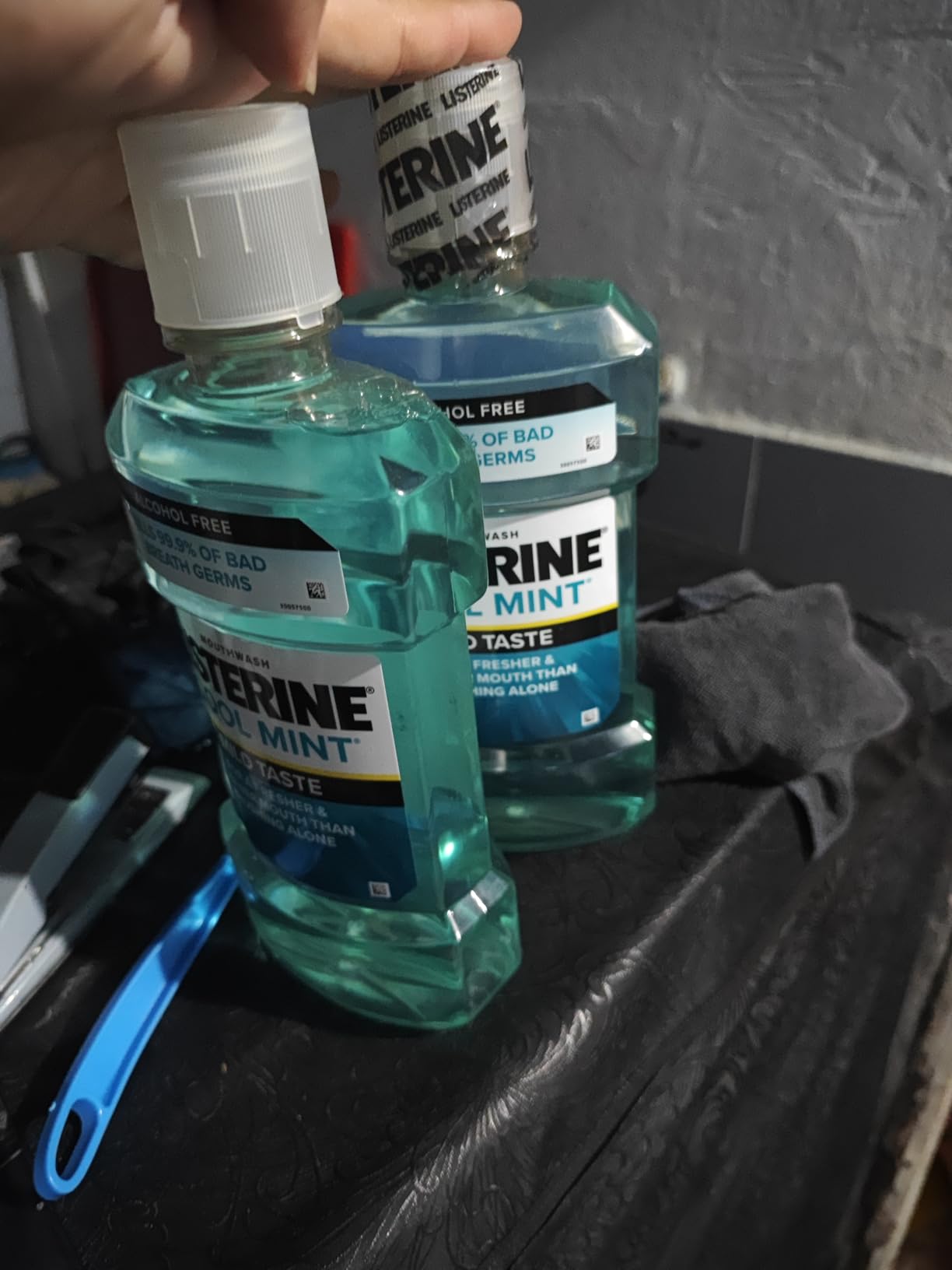 Listerine Cool Mint Alcohol-Free Mild Mouthwash, Oral Rinse Kills 99.9% of Germs That Cause Bad Breath, Less Intense Taste, Mild Mint Flavor, 1 L Customer Review Listerine Cool Mint Alcohol-Free Mild Mouthwash, Oral Rinse Kills 99.9% of Germs That Cause Bad Breath, Less Intense Taste, Mild Mint Flavor, 1 L - Customer Photo 2