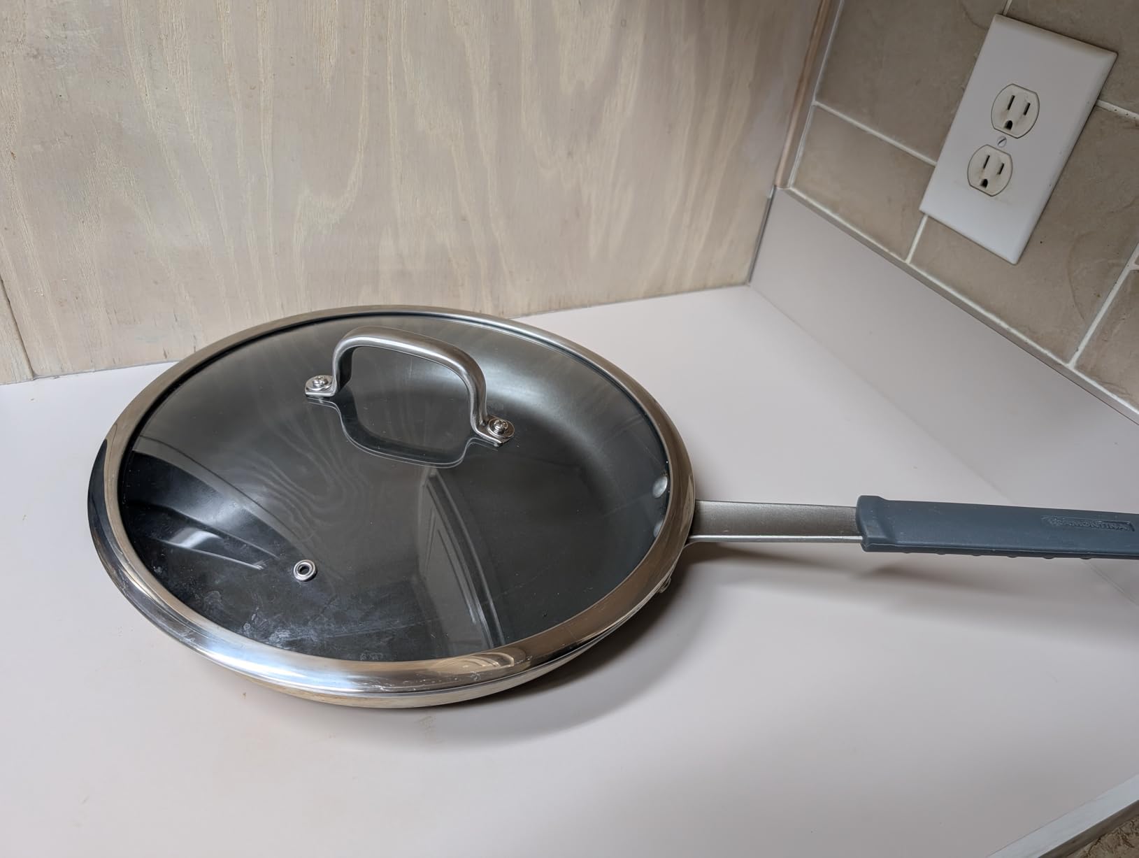 Tramontina Professional 10-Inch Non Stick Frying Pan, Heavy-Gauge Aluminum Skillet with Reinforced Nonstick Coating, Red Handle, Dishwasher and Oven Safe Customer Review Tramontina Professional 10-Inch Non Stick Frying Pan, Heavy-Gauge Aluminum Skillet with Reinforced Nonstick Coating, Red Handle, Dishwasher and Oven Safe - Customer Photo 2