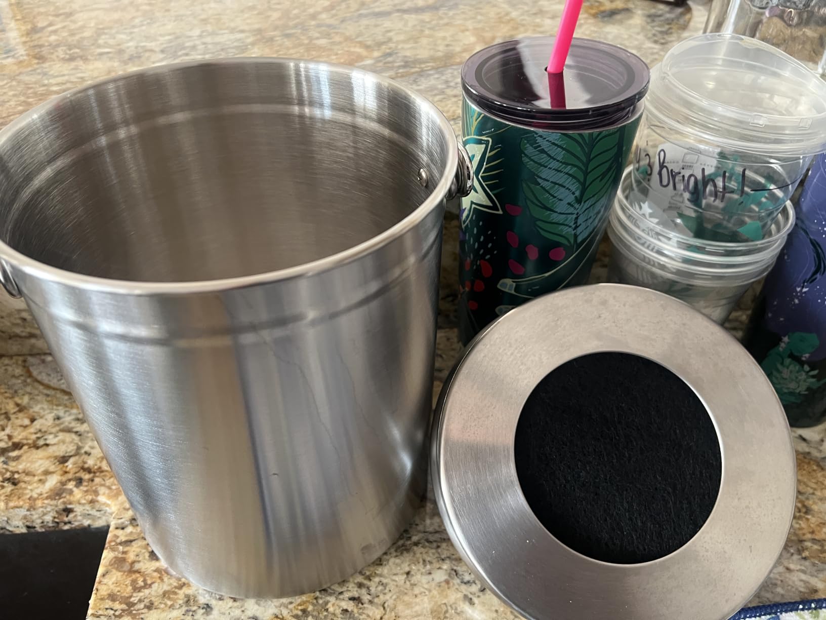 EPICA Countertop Compost Bin Kitchen | 1.3 Gallon | Odorless Composting Bin with Carbon Filters | Indoor Compost Bin with Lid | Stainless Steel Kitchen Composter for Food Scraps & Waste Recycling Customer Review EPICA Countertop Compost Bin Kitchen | 1.3 Gallon | Odorless Composting Bin with Carbon Filters | Indoor Compost Bin with Lid | Stainless Steel Kitchen Composter for Food Scraps & Waste Recycling - Customer Photo 2