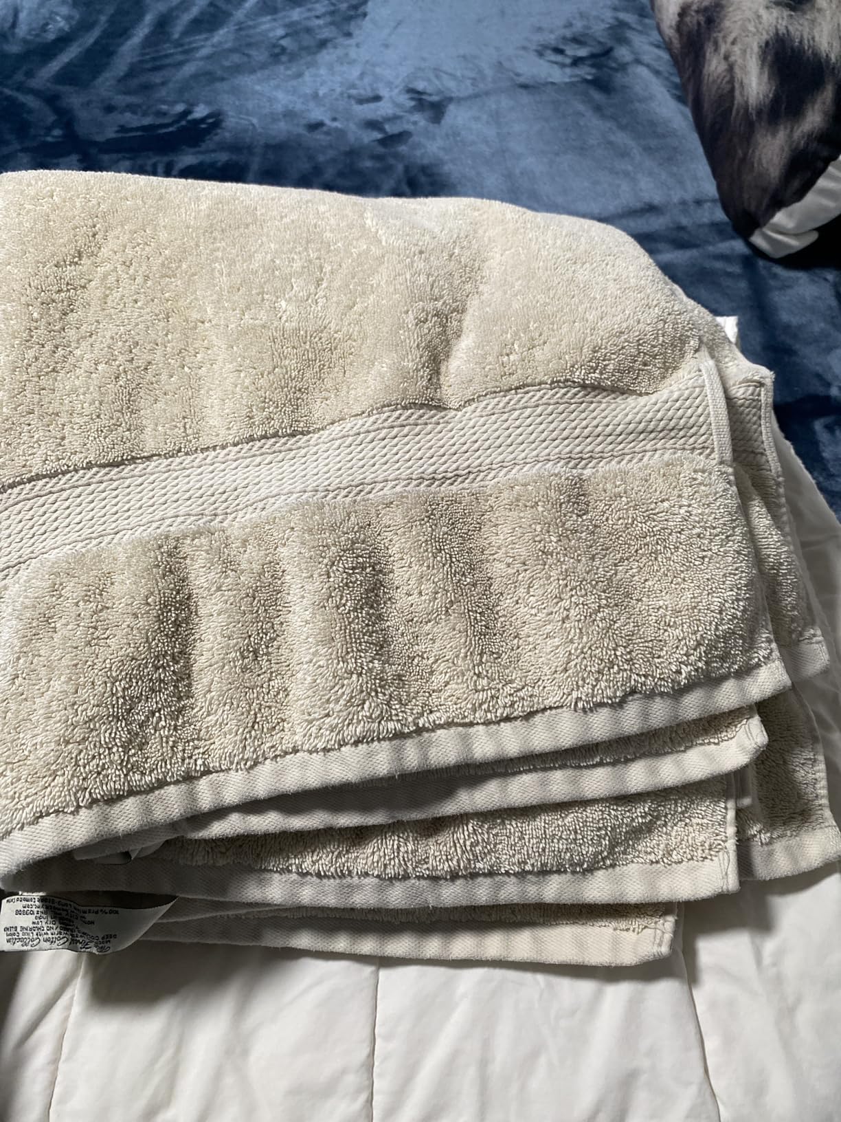 Superior Egyptian Cotton Pile Hand Towel Set of 4, Ultra Soft Luxury Towels, Thick Plush Essentials, Absorbent Heavyweight, Guest Bath, Hotel, Spa, Home Bathroom, Shower Basics, Charcoal - Customer Photo 3