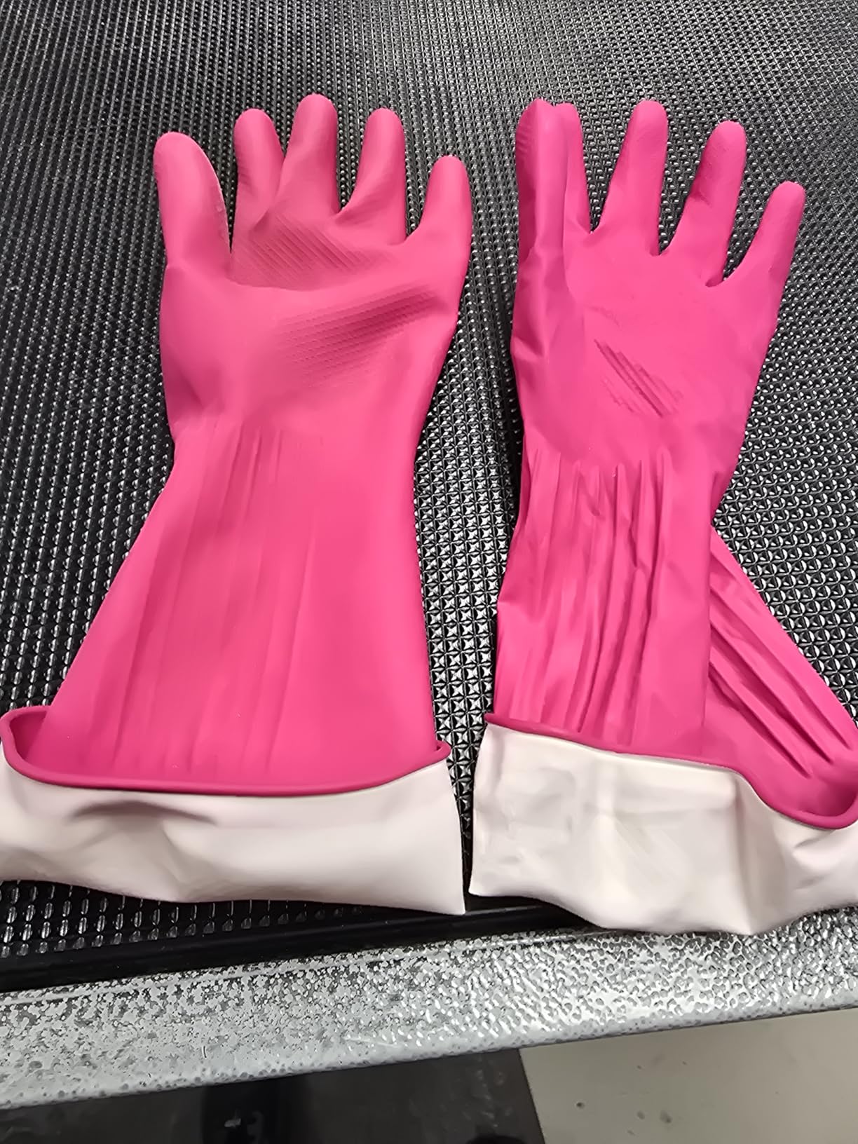 O-Cedar Playtex Gloves Living Reuseable Rubber Cleaning Gloves, Premium Protection, Size - Medium (1 Pair) - 4 Pack - Customer Photo 1