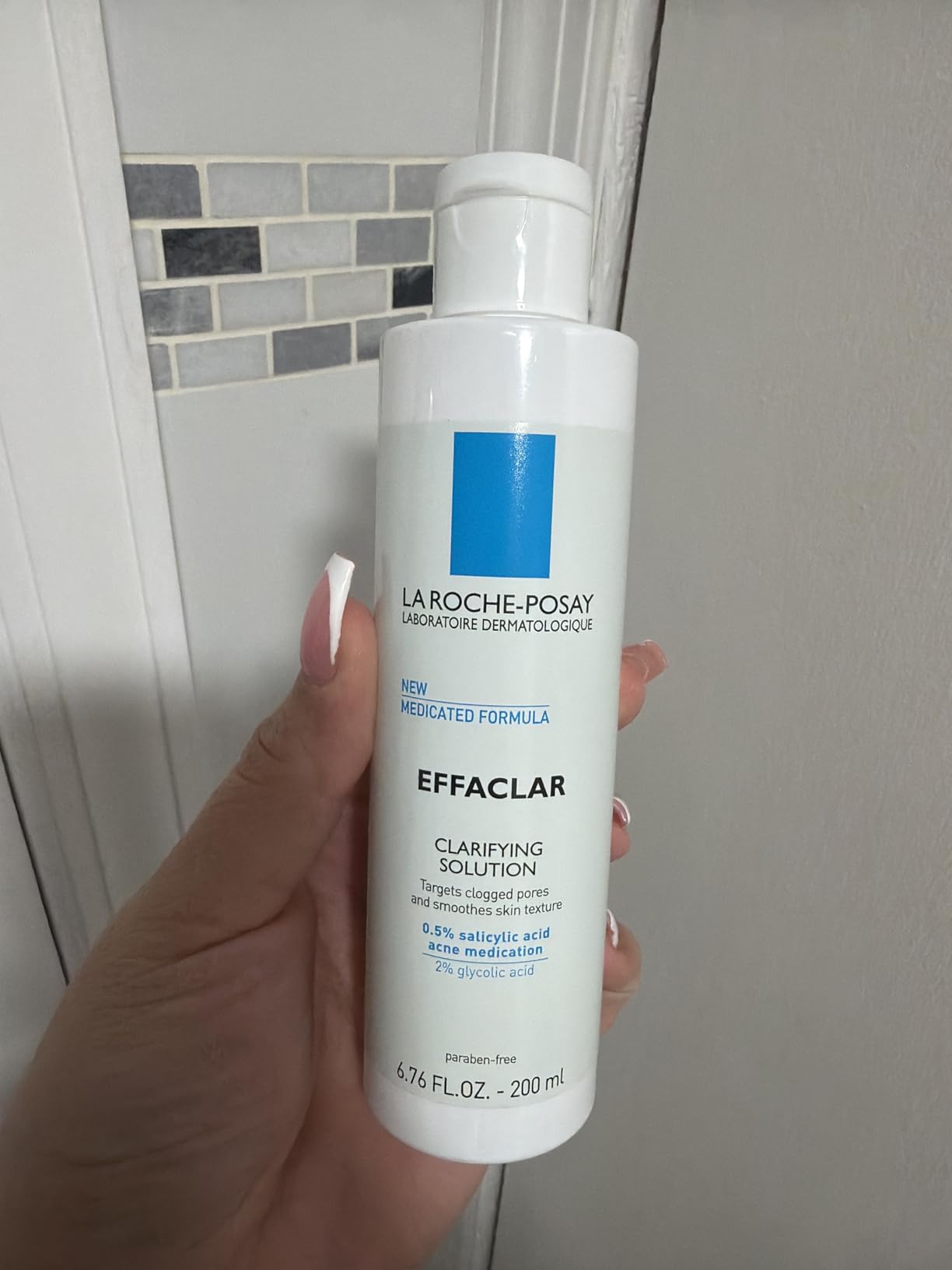 La Roche-Posay Effaclar Clarifying Solution Acne Toner with Salicylic Acid and Glycolic Acid, Pore Refining Oily Skin Toner, Gentle Exfoliant to Unclog Pores and Remove Dead Skin Cells - Customer Photo 1
