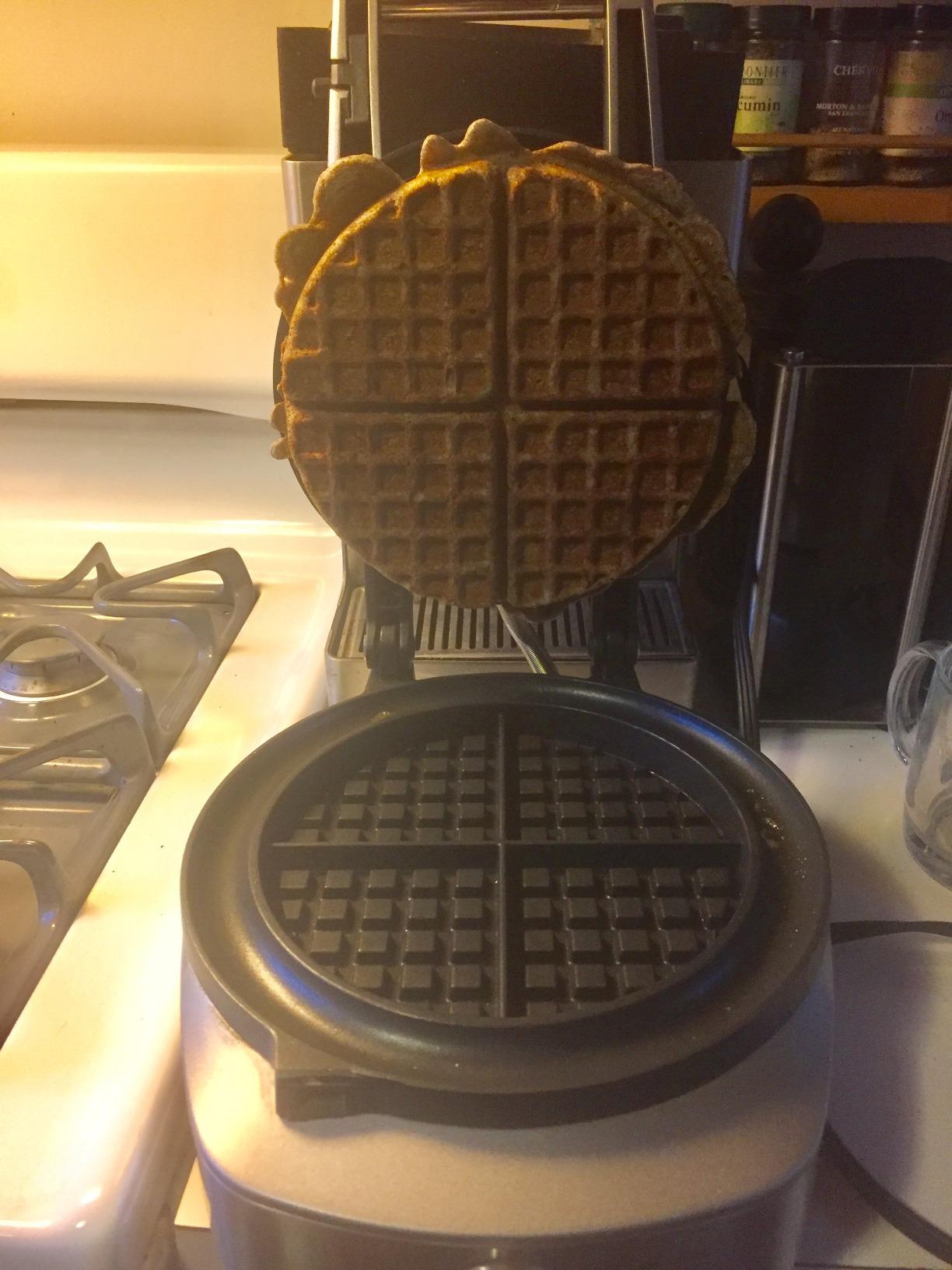 Breville No-Mess Classic Waffle Maker BWM520XL, Brushed Stainless Steel - Customer Photo 2