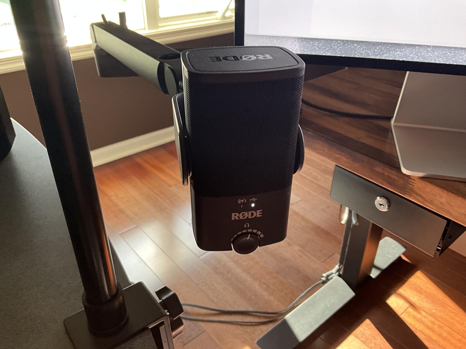 RØDE NT-USB+ Professional-Grade USB Condenser Microphone For Recording Studio Quality Audio Directly To A Computer Or Mobile Device, Black customer photo 1