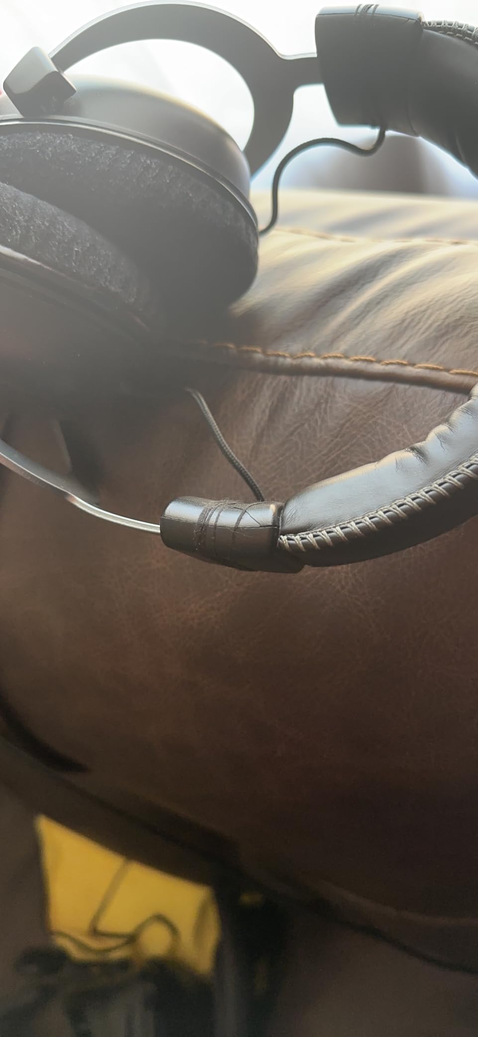 HyperX Cloud II - Gaming Headset, 7.1 Surround Sound, Memory Foam Ear Pads, Durable Aluminum Frame, Detachable Microphone, Works with PC, PS5, PS4, Xbox Series X|S, Xbox One – Gun Metal Customer Review HyperX Cloud II - Gaming Headset, 7.1 Surround Sound, Memory Foam Ear Pads, Durable Aluminum Frame, Detachable Microphone, Works with PC, PS5, PS4, Xbox Series X|S, Xbox One – Gun Metal - Customer Photo 4