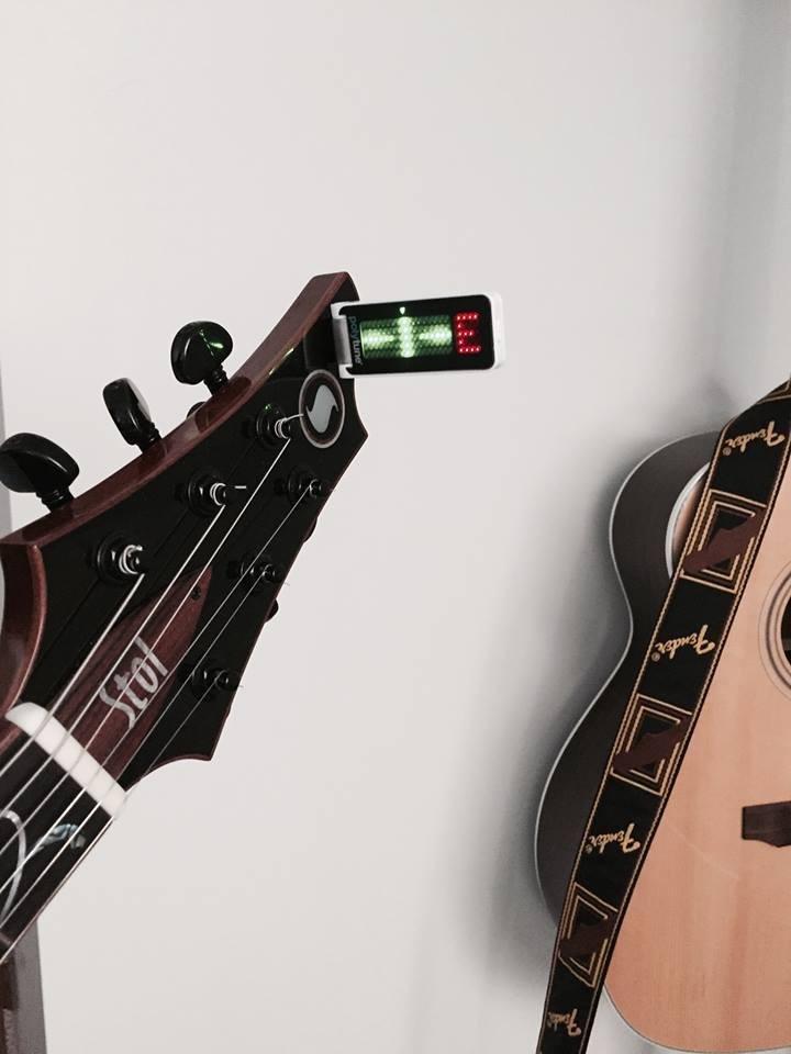 TC Electronic POLYTUNE CLIP Clip-On Tuner with Polyphonic, Strobe and Chromatic Modes and 108 LED Matrix Display for Ultimate Tuning Performance Customer Review TC Electronic POLYTUNE CLIP Clip-On Tuner with Polyphonic, Strobe and Chromatic Modes and 108 LED Matrix Display for Ultimate Tuning Performance - Customer Photo 1