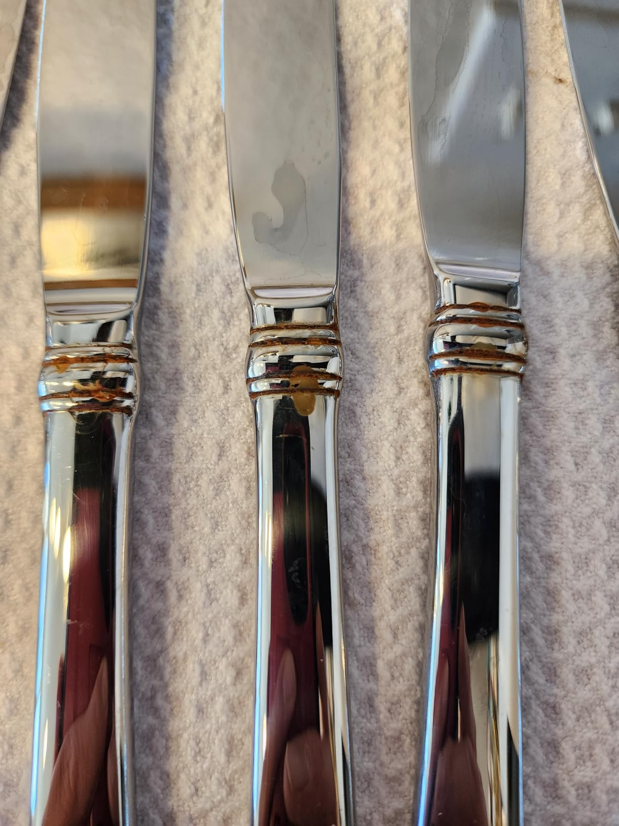 Mikasa Gold Accent Harmony Flatware Set for 12, 65 Piece 18/10 Stainless Steel Silverware with Gold-Trimmed Handles and Serving Utensils, Elegant Dinnerware Service Customer Review Mikasa Gold Accent Harmony Flatware Set for 12, 65 Piece 18/10 Stainless Steel Silverware with Gold-Trimmed Handles and Serving Utensils, Elegant Dinnerware Service - Customer Photo 4