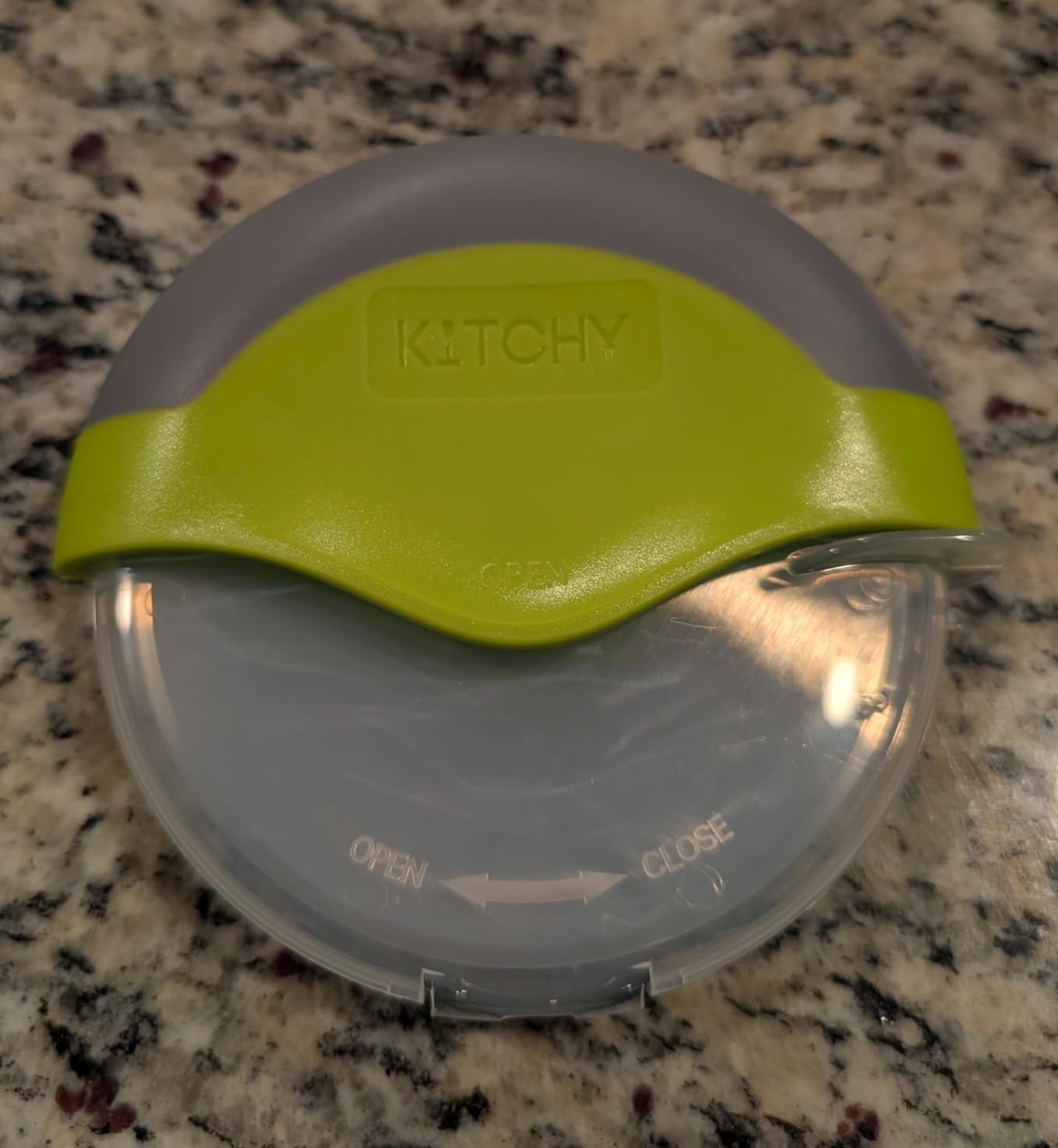 Kitchy Pizza Cutter Wheel with Protective Blade Cover, Ergonomic Pizza Slicer (Green) - Customer Photo 5