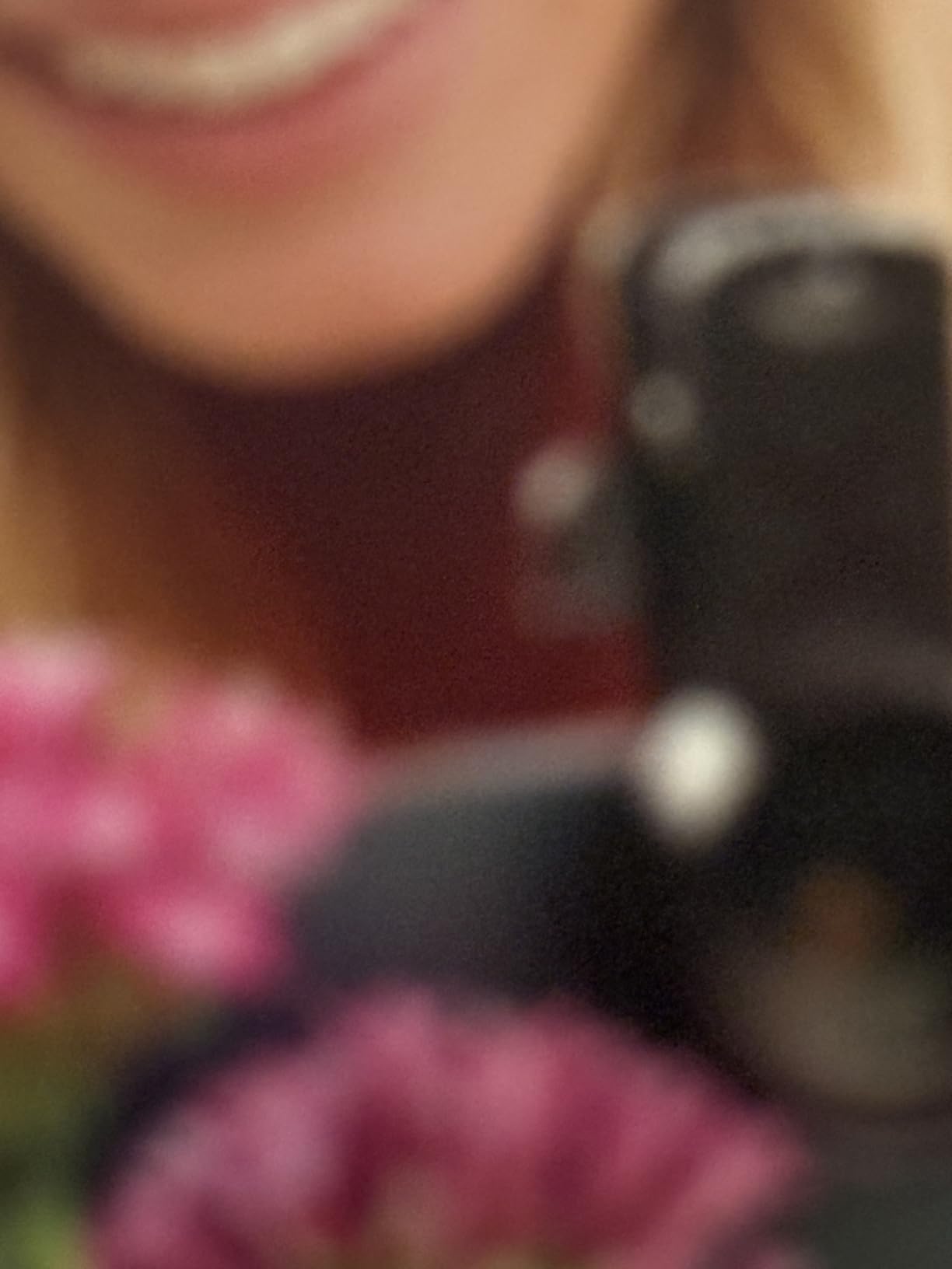 Pro Lens Kit for iPhone and Android, Macro and Wide Angle Lens with LED Light and Travel Case Black - Customer Photo 1