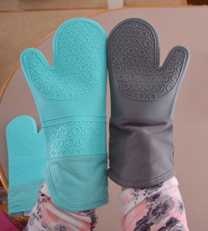BPA-Free Silicone Oven Mitts Ultra Heat Resistant up to 500°F - Oven Mitts with Thick Cotton Liner - Long Slip Resistant Pot Holders, Flexible Oven Gloves - Black 13.7 BPA-Free Silicone Oven Mitts Ultra Heat Resistant up to 500°F - Oven Mitts with Thick Cotton Liner - Long Slip Resistant Pot Holders, Flexible Oven Gloves - Black 13.7