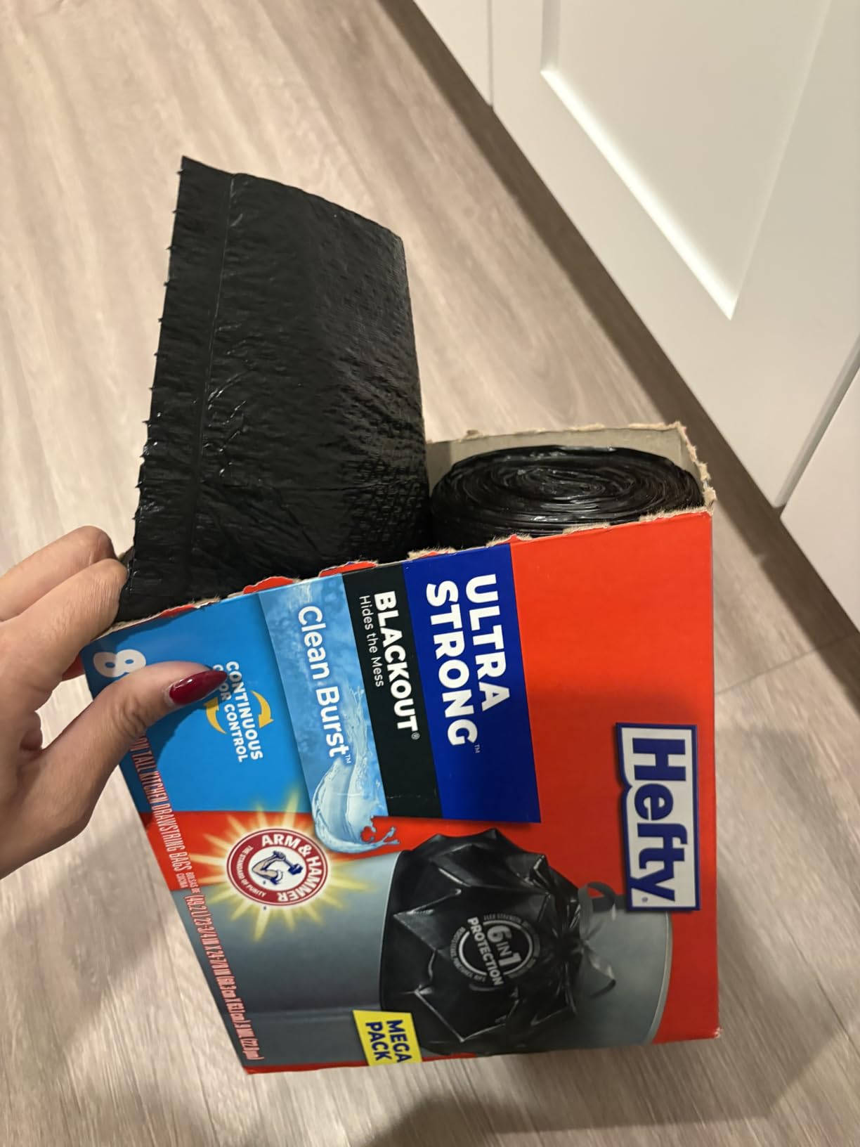 Hefty Ultra Strong Tall Kitchen Trash Bags, Lavender & Sweet Vanilla Scent, 13 Gallon, 80 Count - Customer Photo 1