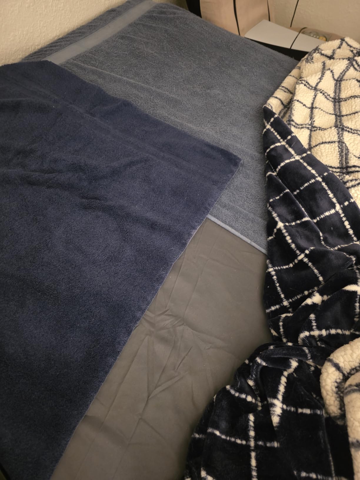 Utopia Bedding Queen Fitted Sheet - Bottom Sheet - Deep Pocket - Soft Microfiber - Shrinkage and Fade Resistant - Easy Care -1 Fitted Sheet Only (Grey) Customer Review Utopia Bedding Queen Fitted Sheet - Bottom Sheet - Deep Pocket - Soft Microfiber - Shrinkage and Fade Resistant - Easy Care -1 Fitted Sheet Only (Grey) - Customer Photo 1