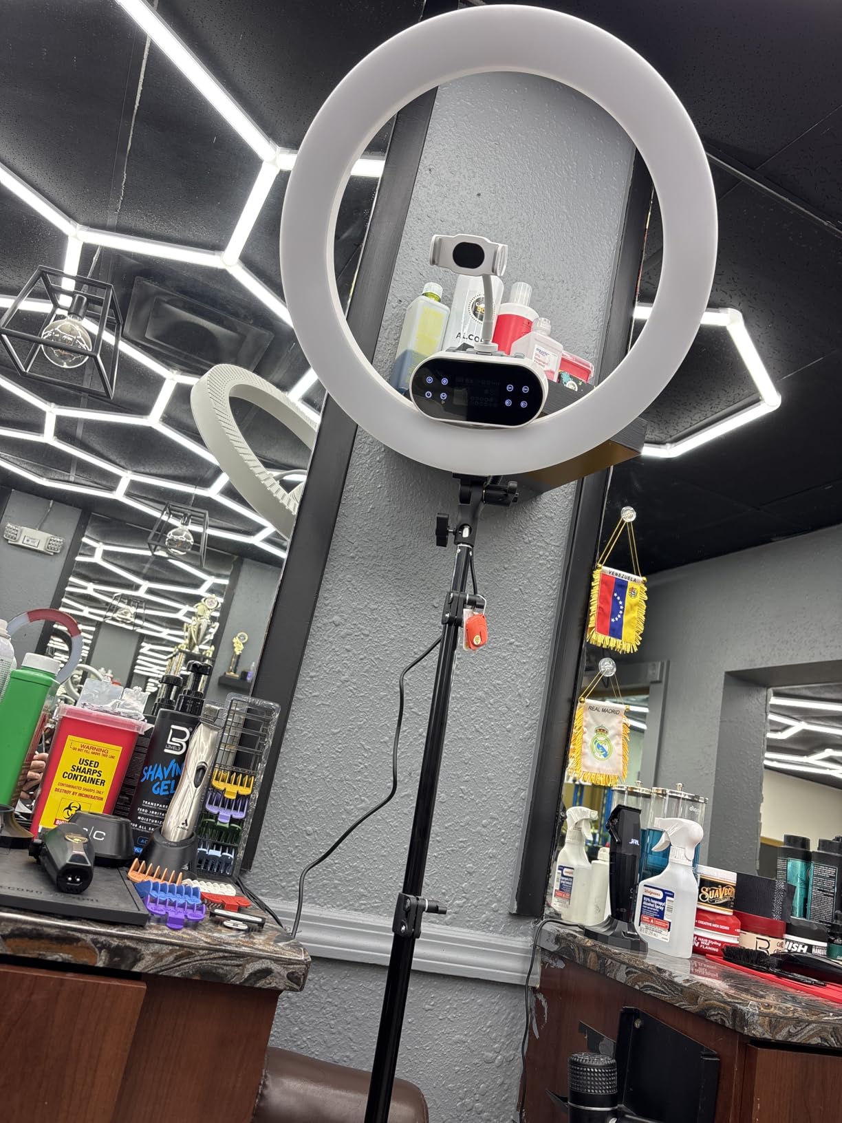 NEEWER Ring Light 18inch Kit: 55W 5600K Professional LED with Stand and Phone Holder, Soft Tube & Bag for Tattoo Lash Extension Barber Makeup Artist Studio Video Photography Lighting, RL-18 Customer Review NEEWER Ring Light 18inch Kit: 55W 5600K Professional LED with Stand and Phone Holder, Soft Tube & Bag for Tattoo Lash Extension Barber Makeup Artist Studio Video Photography Lighting, RL-18 - Customer Photo 1