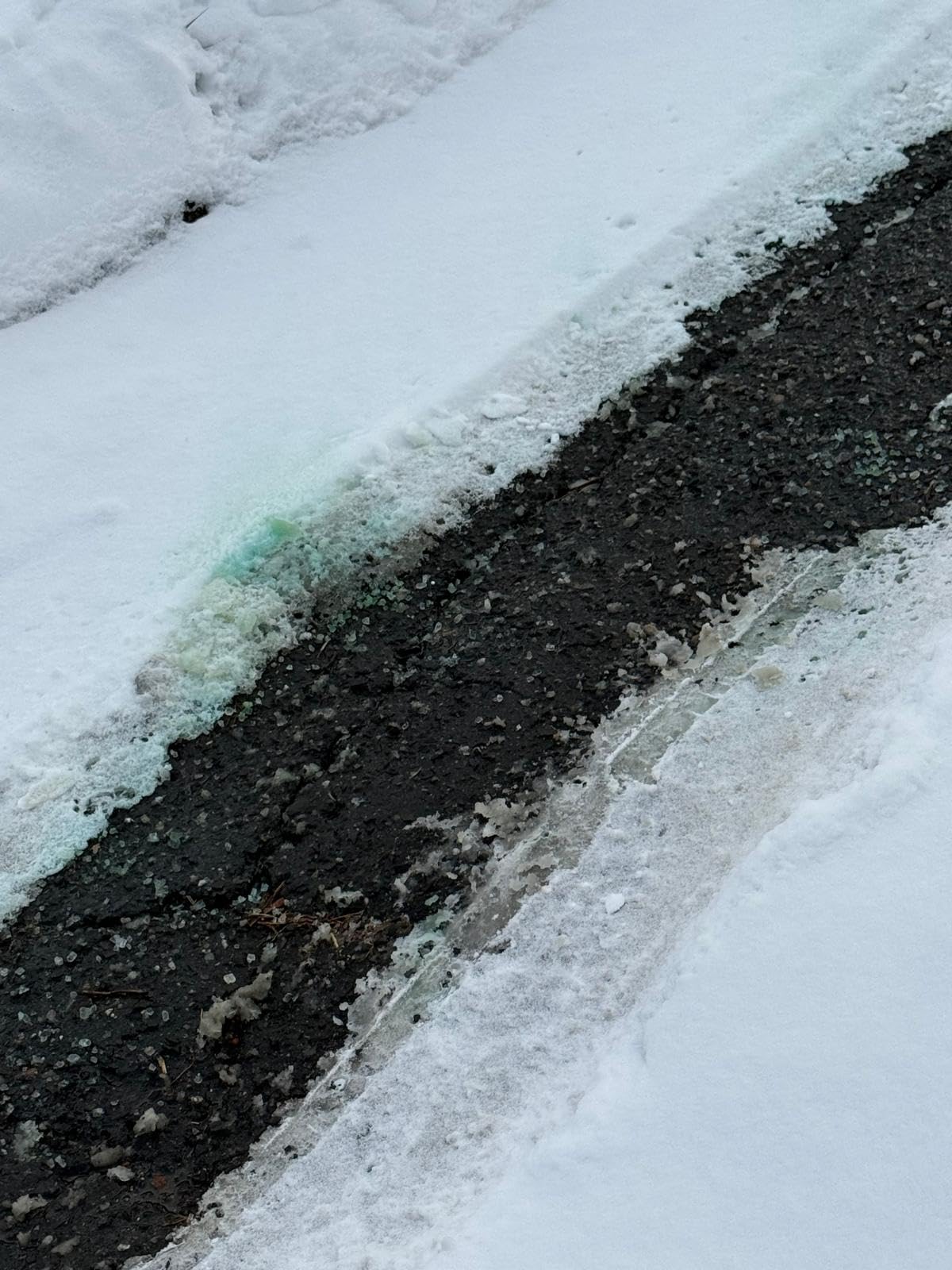 Snow Joe Premium Enviro Blend Ice Melt, Green-Coated Deicer Crystals, 50 lb - Safer Melter for Vegetation, Concrete & Metals w/ Anti-Corrosion Calcium Magnesium Acetate Customer Review Snow Joe Premium Enviro Blend Ice Melt, Green-Coated Deicer Crystals, 50 lb - Safer Melter for Vegetation, Concrete & Metals w/ Anti-Corrosion Calcium Magnesium Acetate - Customer Photo 1