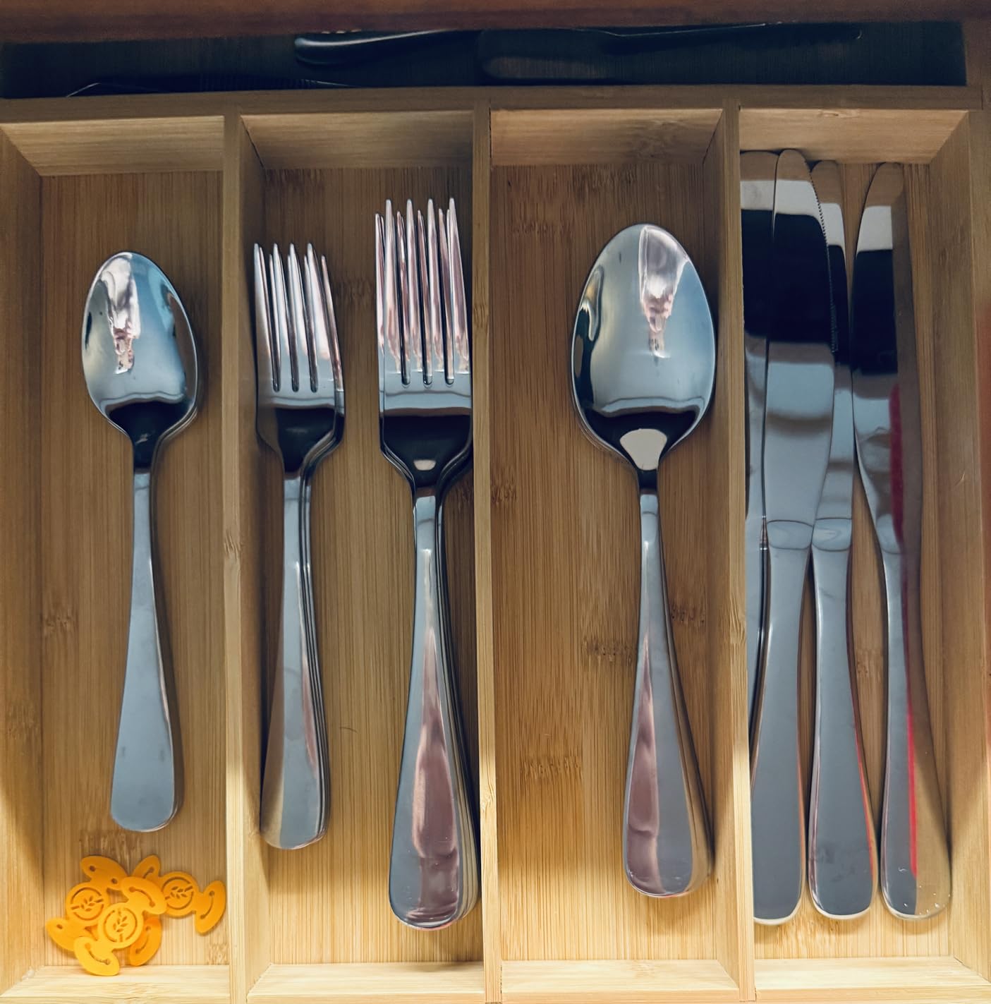 Amazon Basics Silverware Set, Stainless Steel Flatware, Dishwasher Safe, Service for 4, 20-Piece Forks and Spoons, Round Edge, Everyday Use Customer Review Amazon Basics Silverware Set, Stainless Steel Flatware, Dishwasher Safe, Service for 4, 20-Piece Forks and Spoons, Round Edge, Everyday Use - Customer Photo 1