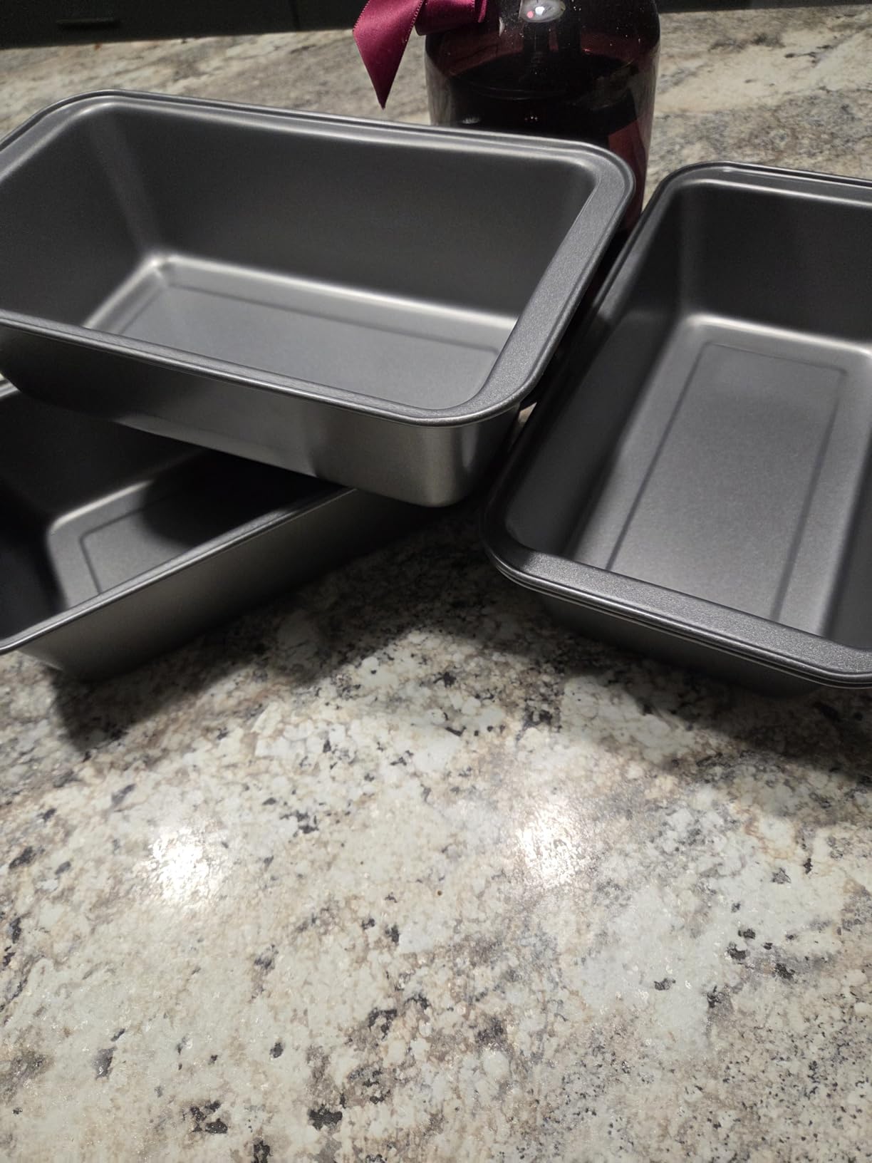 Amazon Basics Rectangular Nonstick Bread Loaf Pan for Baking Meatloaf with Even Heat Distribution, 9.5 x 5 Inch, Gray, Set of 2 - Customer Photo 2