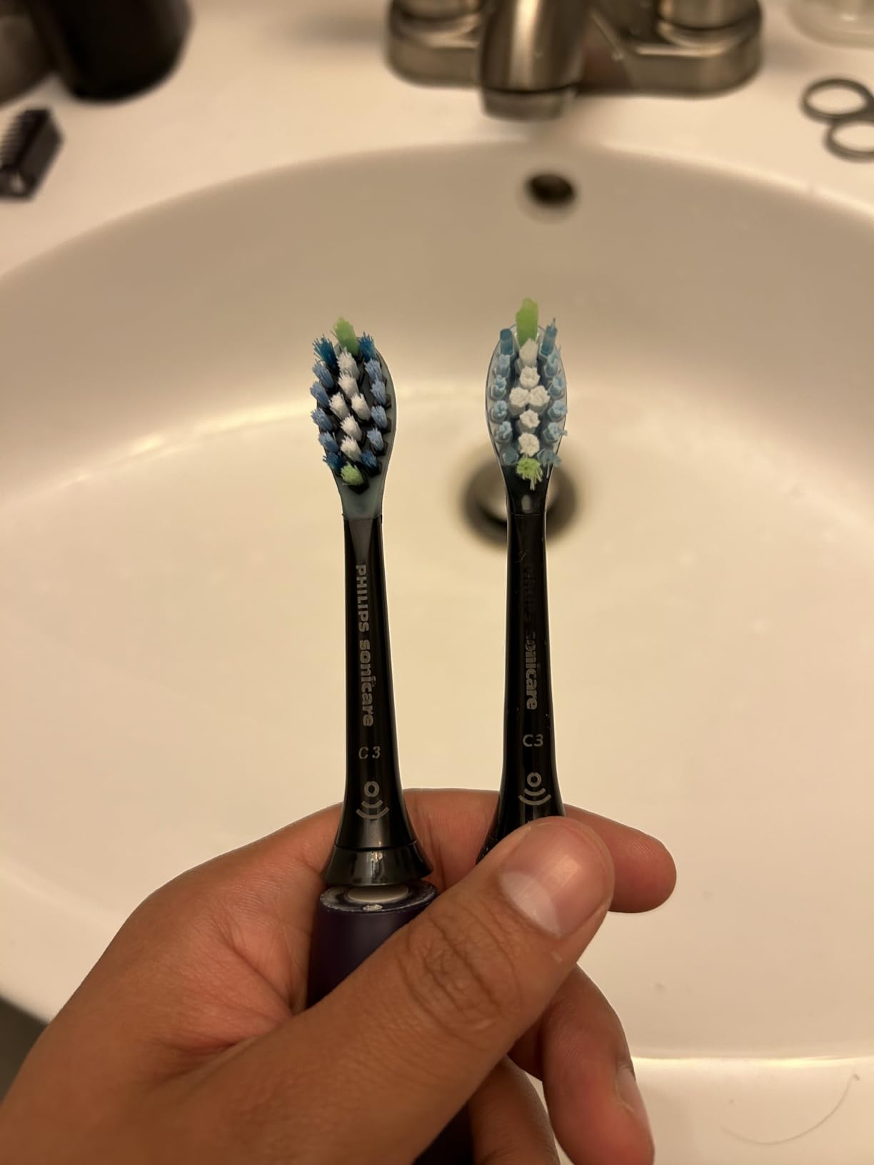 Philips Sonicare Original C3 Premium Plaque Defence Standard Sonic Toothbrush Heads - 4 Pack in White (Model HX9044/17) - Customer Photo 2