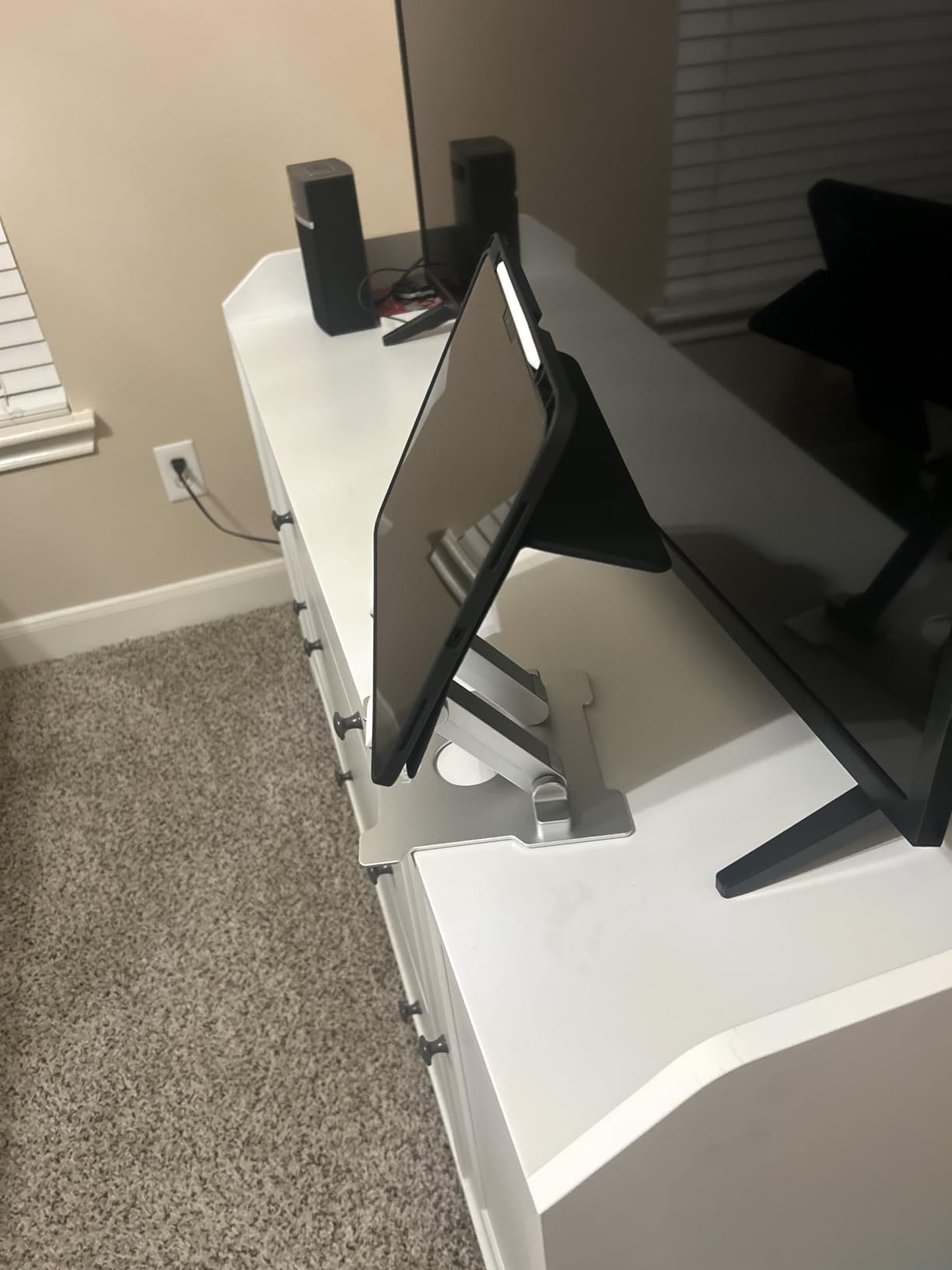 KABCON Quality Tablet Stand,Adjustable Foldable Eye-Level Aluminum Solid Up to 15-in Tablets Holder for Microsoft Surface Series Tablets,iPad Series,Samsung Galaxy Tabs,Amazon Kindle Fire,Etc.Silver - Customer Photo 2