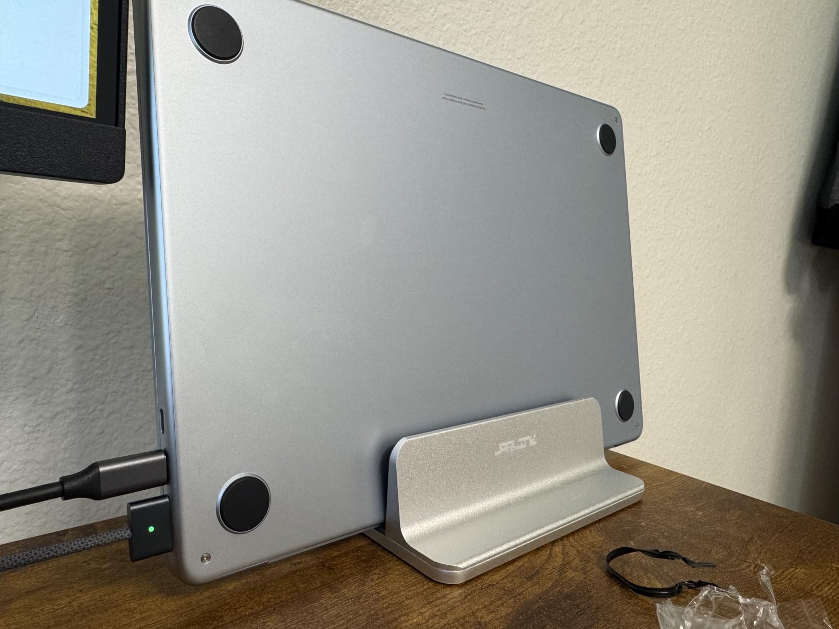 JARLINK Vertical Laptop Stand, Aluminum Laptop Holder Desktop Stand with Adjustable Dock Size (up to 17.3 inches) Compatible with All MacBook/Surface/Dell/Gaming Laptops (Silver) - Customer Photo 1