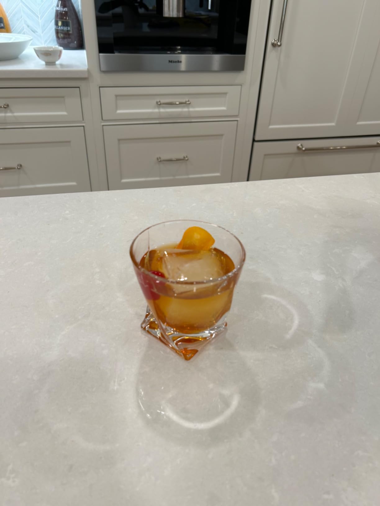 KANARS Whiskey Glasses Set of 4, 10 Oz Crystal Old Fashioned Cocktail Glass in Gift Box, Twisted Lowball Customer Review KANARS Whiskey Glasses Set of 4, 10 Oz Crystal Old Fashioned Cocktail Glass in Gift Box, Twisted Lowball - Customer Photo 1