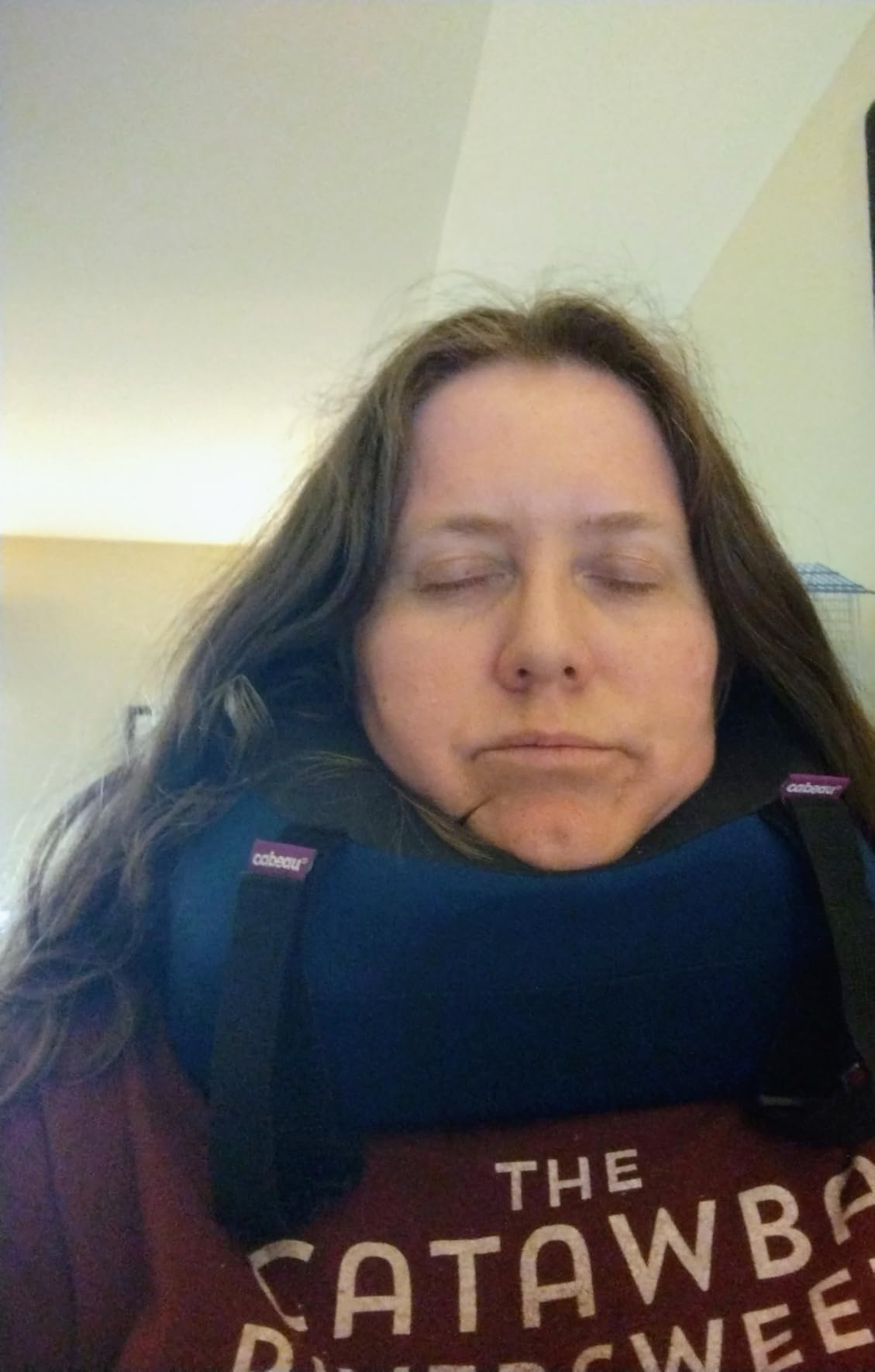 Cabeau Evolution S3 Travel Pillow – Straps to Airplane Seat – Ensures Your Head Won't Fall Forward – Relax with Plush Memory Foam – Quick-Dry Fabric Keeps You Cool and Dry (Indigo) Customer Review Cabeau Evolution S3 Travel Pillow – Straps to Airplane Seat – Ensures Your Head Won't Fall Forward – Relax with Plush Memory Foam – Quick-Dry Fabric Keeps You Cool and Dry (Indigo) - Customer Photo 2