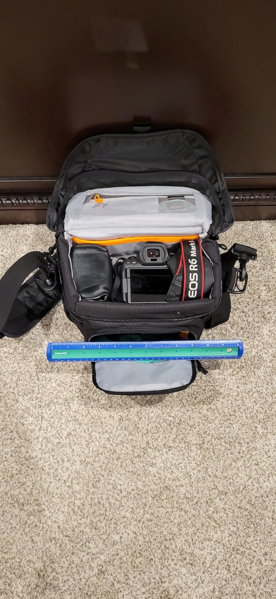 Lowepro Nova 200 AW II Messenger Case, Camera Bag, Customizable, Portable, Fits 1-2 Pro DSLR with attached 24-105mm, Compact Drone, 3-5 Additional Lenses, Flash Customer Review Lowepro Nova 200 AW II Messenger Case, Camera Bag, Customizable, Portable, Fits 1-2 Pro DSLR with attached 24-105mm, Compact Drone, 3-5 Additional Lenses, Flash - Customer Photo 1