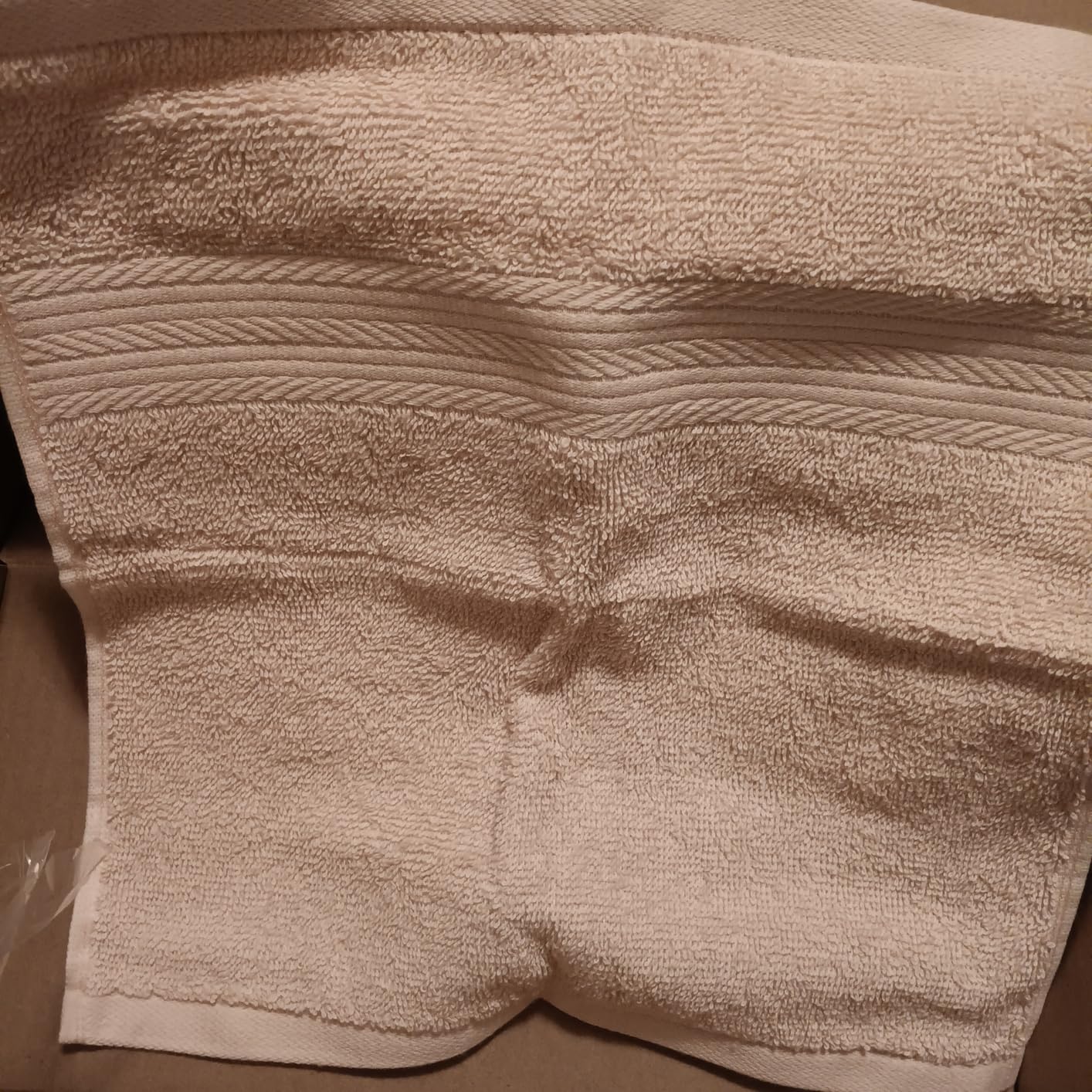 Amazon Basics 100% Cotton Hand Towels, Fade-Resistant, Soft and Absorbent, 16 x 26 inches, White, 6-Pack - Customer Photo 5