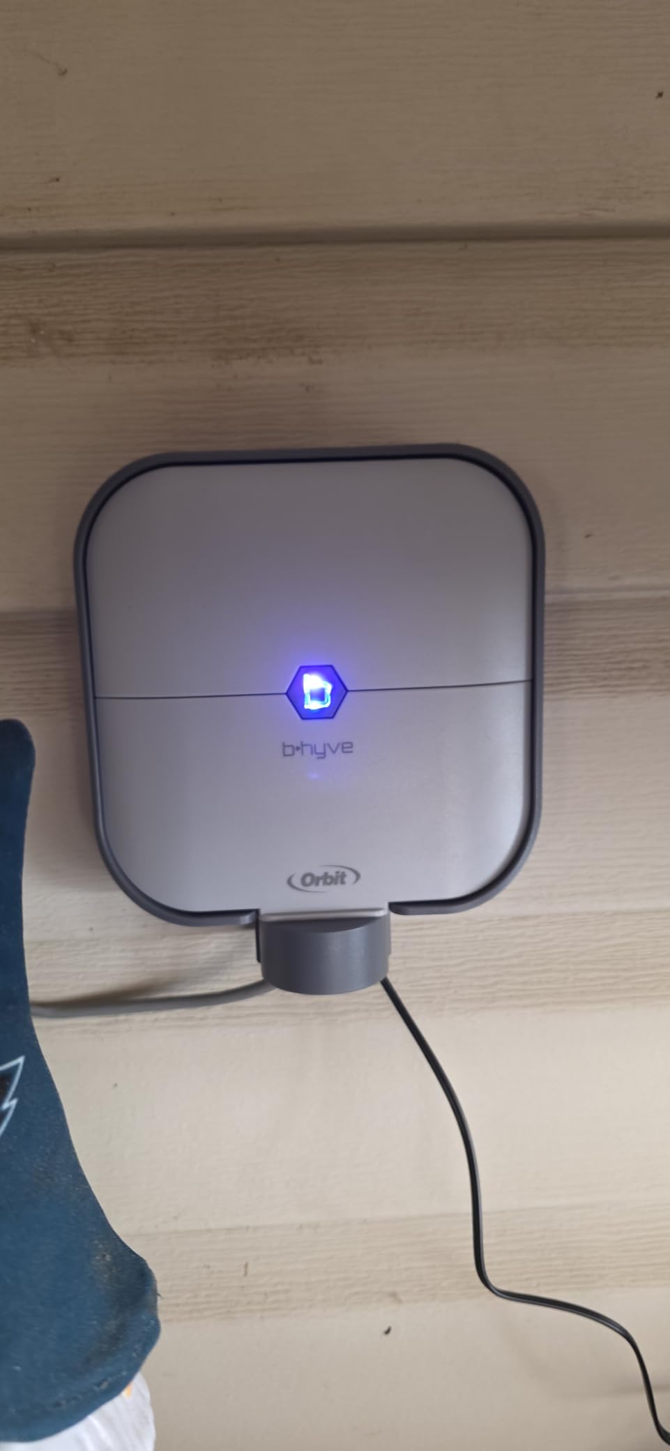 Orbit 57925 B-hyve 8-Zone Smart Indoor Sprinkler Controller customer photo 1
