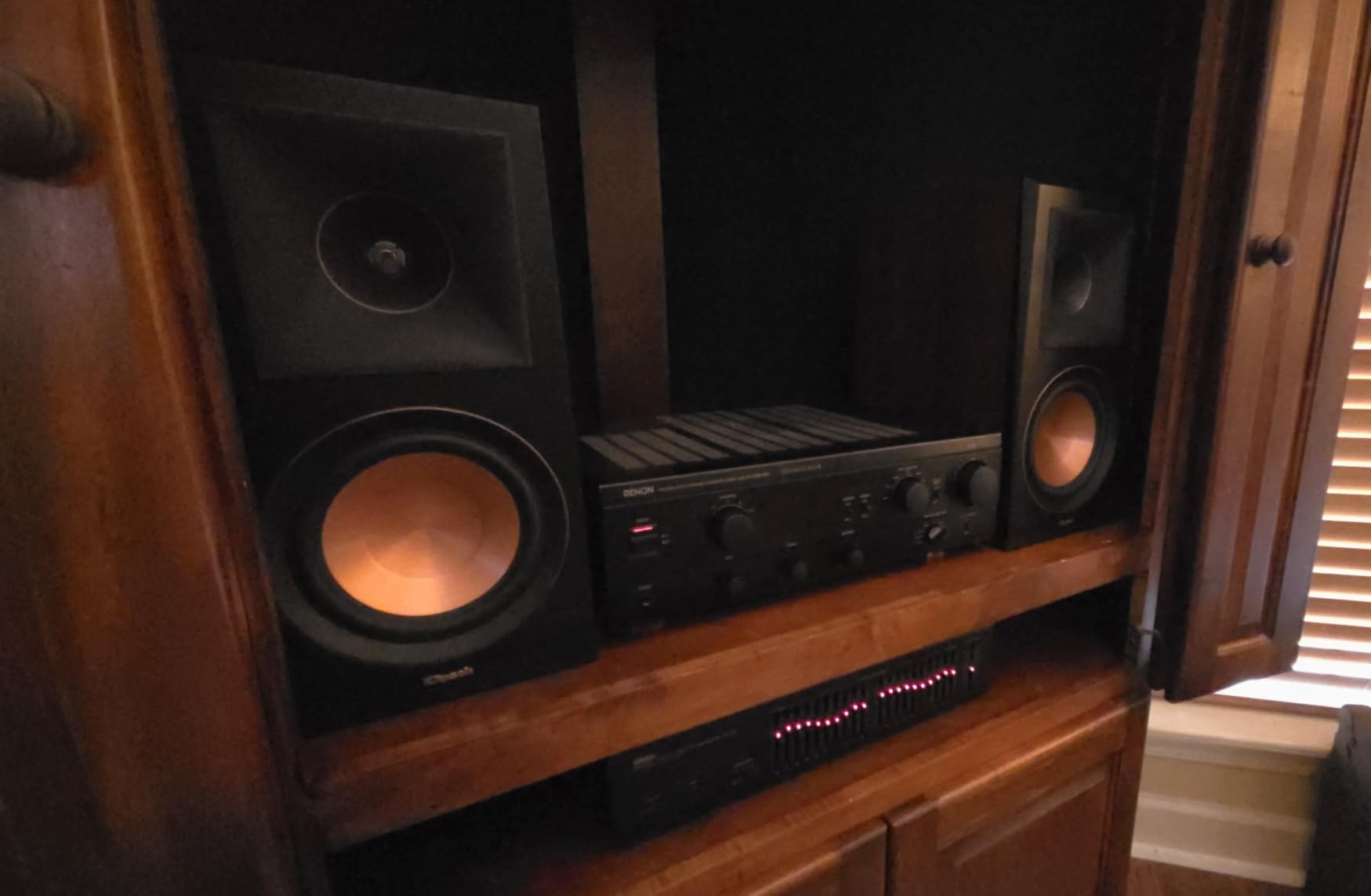 Klipsch RP-600M Bookshelf Speakers (Pair) (Walnut) Customer Review Klipsch RP-600M Bookshelf Speakers (Pair) (Walnut) - Customer Photo 1