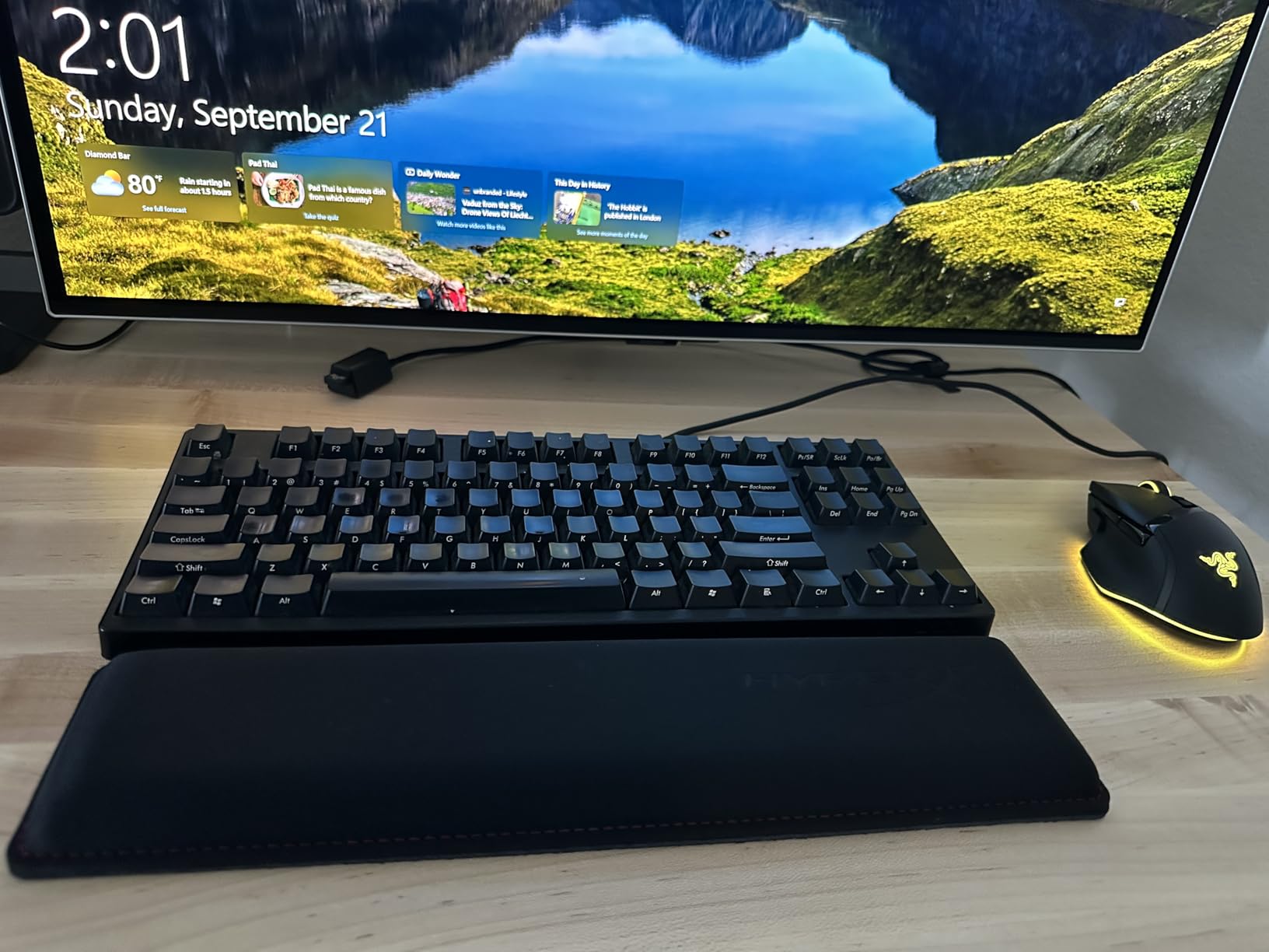 HyperX Wrist Rest - Full Sized - Cooling Gel - Memory Foam - Anti-Slip - Ergonomic - Keyboard Accessory, Black - Customer Photo 2